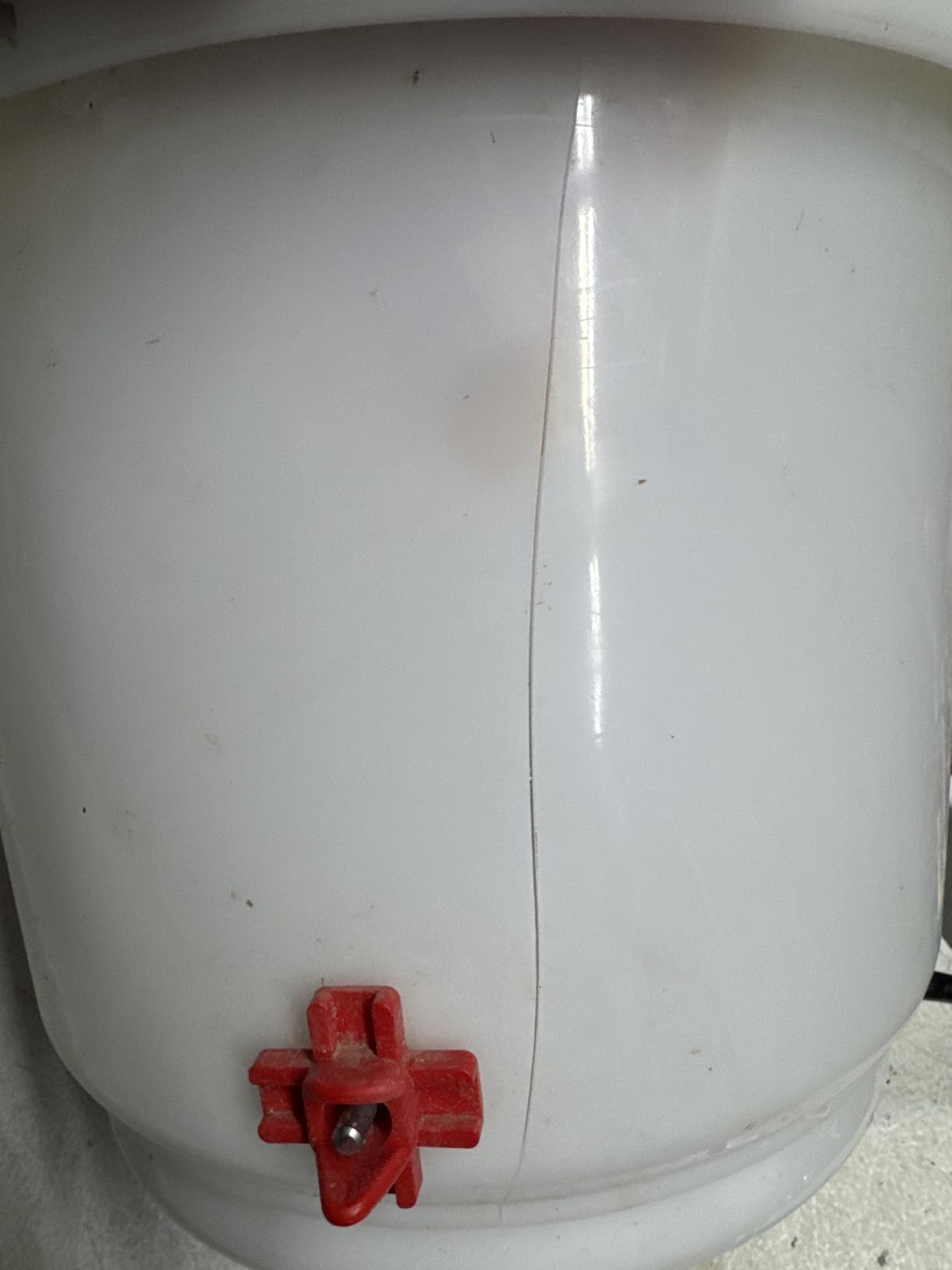 Farm Innovators Thermostatically Controlled Heated 3 Gallon Plastic Outdoor Year Round Hanging Water Fountain for Poultry Watering, Red customer photo 2