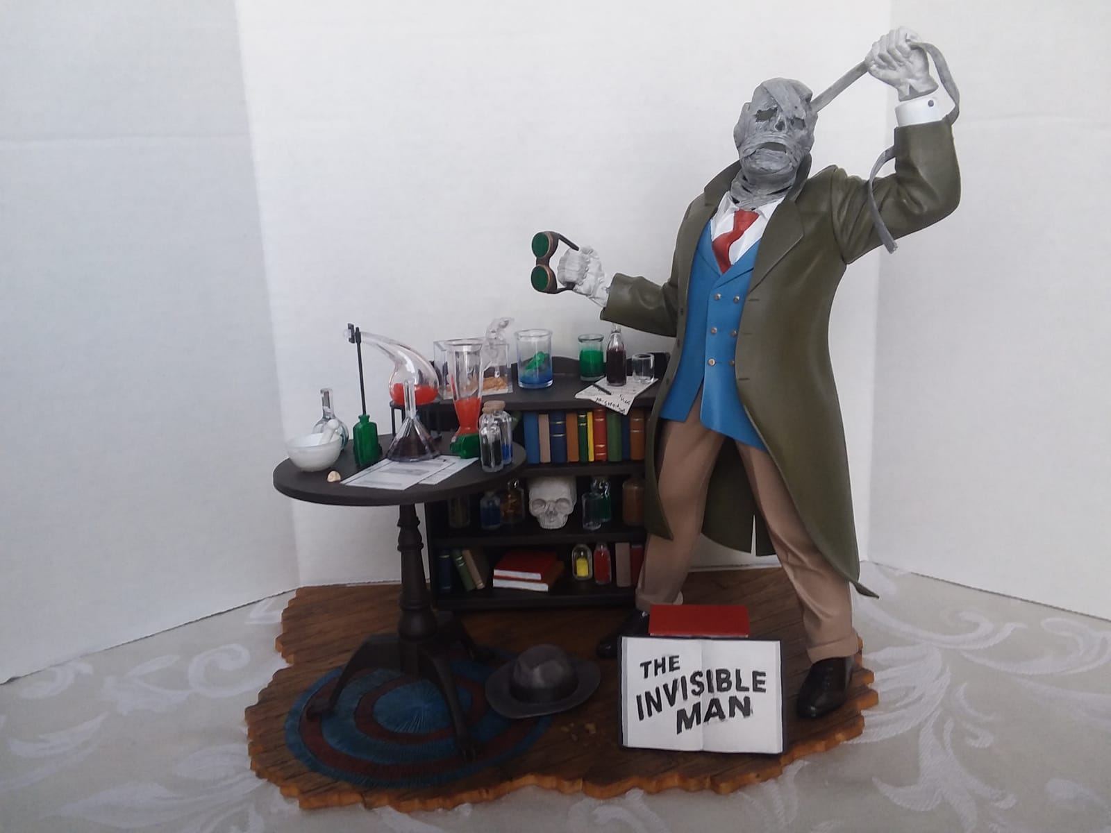 Moebius Models HG Wells Invisible Man Plastic Assembly Kit, 1/8 Scale customer photo 1