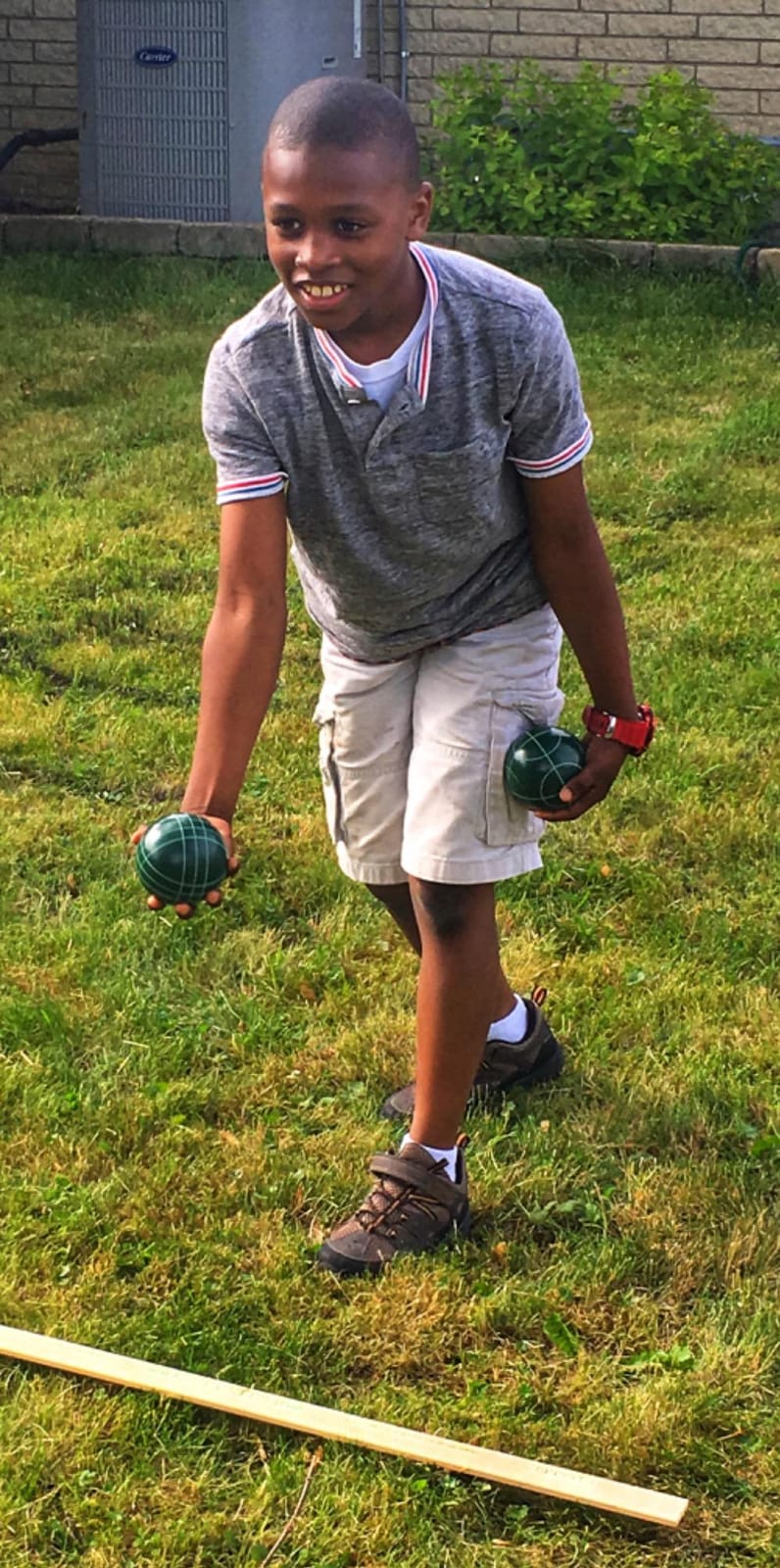Trademark Games Complete Bocce Ball Set for Adults and Family | Includes 4 Red and 4 Green Bocce Balls, Pallino, and Carrying Case, Lawn Game for Backyard, Beach, or Wedding customer photo 2
