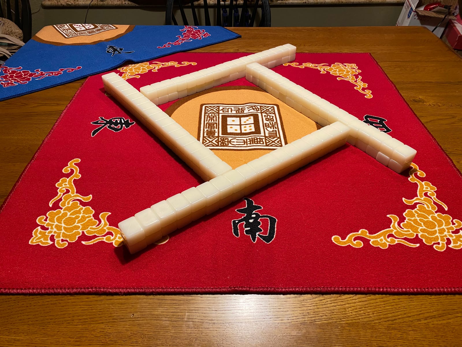 Yellow Mountain Imports Classic Chinese Mahjong Game Set, Champagne Gold - with 148 Medium Size Tiles and a Wooden Case - for Chinese Style Game Play customer photo 2