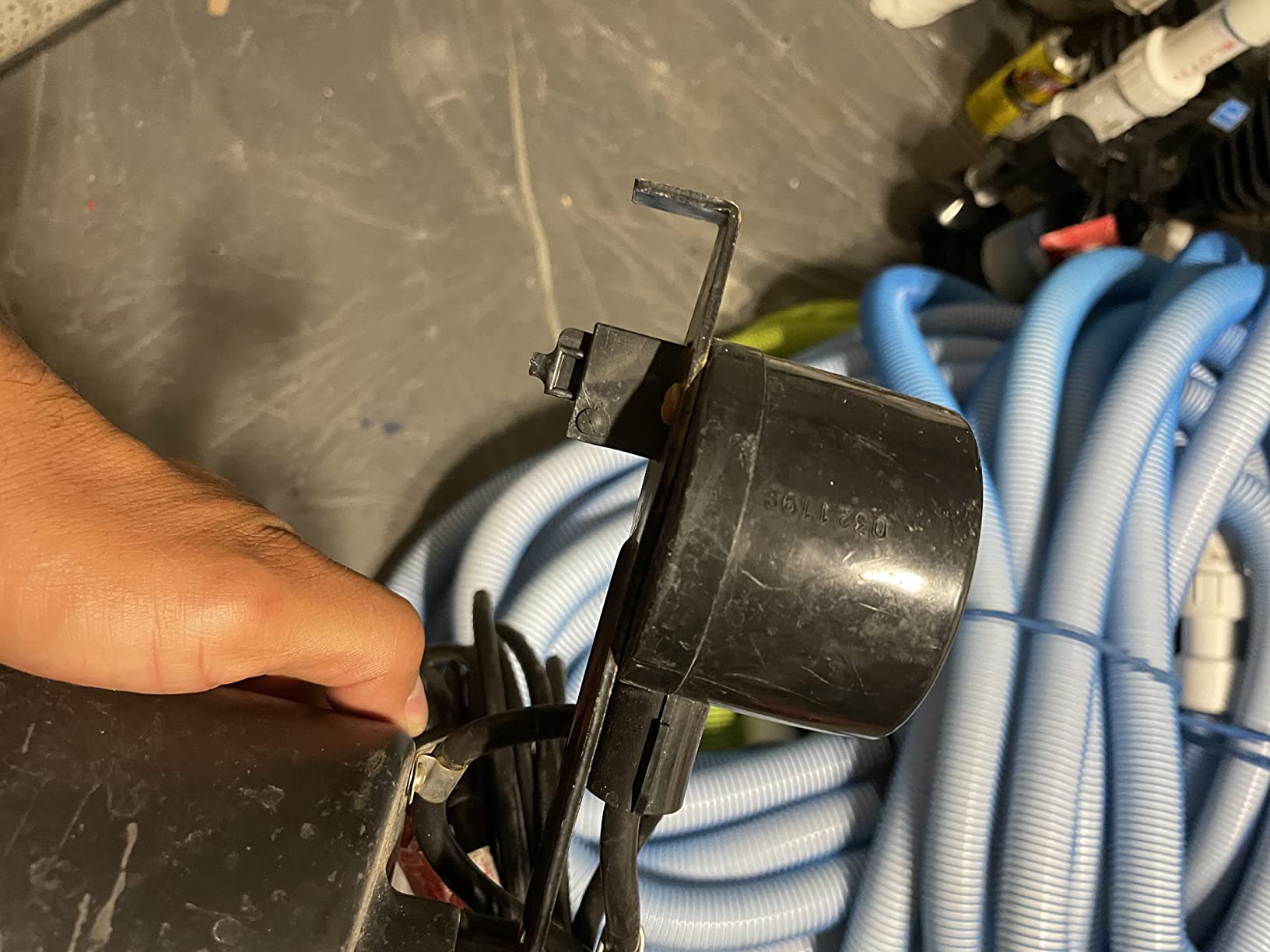 Superior Pump 92572 1/2 HP Thermoplastic Submersible Sump Pump with Vertical Float Switch customer photo 1