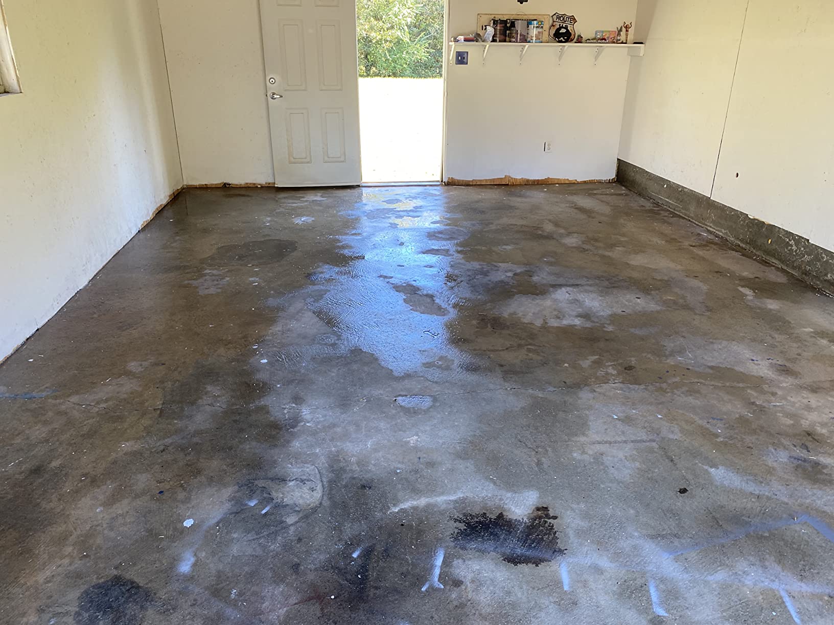 Rust-Oleum EpoxyShield Gloss Gray Garage Floor Coating Kit | Epoxy Garage Floor System, Hot Tire And Chemical Resistant, Professional Finish, 1 Car customer photo 1