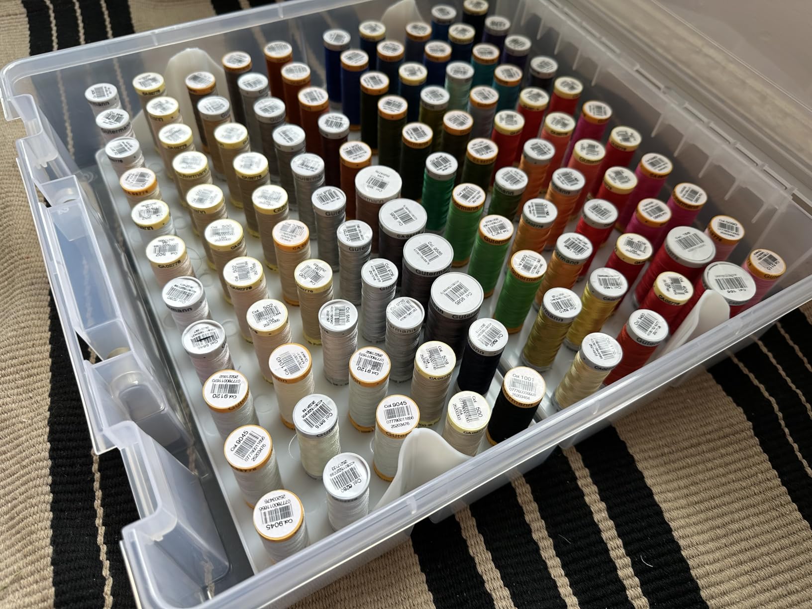 ArtBin Super Satchel Thread Box - 108 Pegs, Portable Thread Storage for Sewing, Embroidery, and Quilting customer photo 2