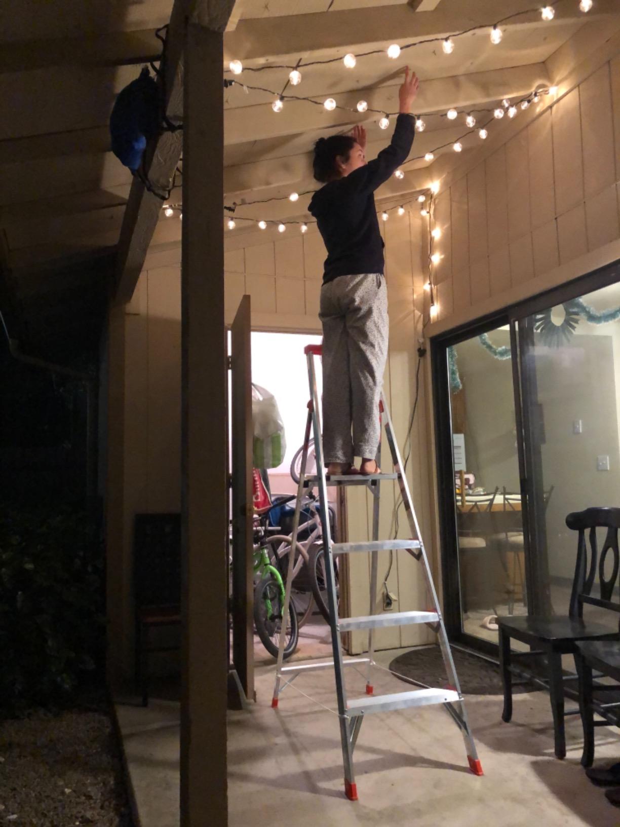 Little Giant Flip-N-Lite 6-ft Aluminum Stepladder, 15270-001 | Ultra Lightweight Ladder, Easy Release Handle, Wide Anti-Slip Steps, Home or Jobsite Use, Type IA 300 lbs. Weight Rated customer photo 1