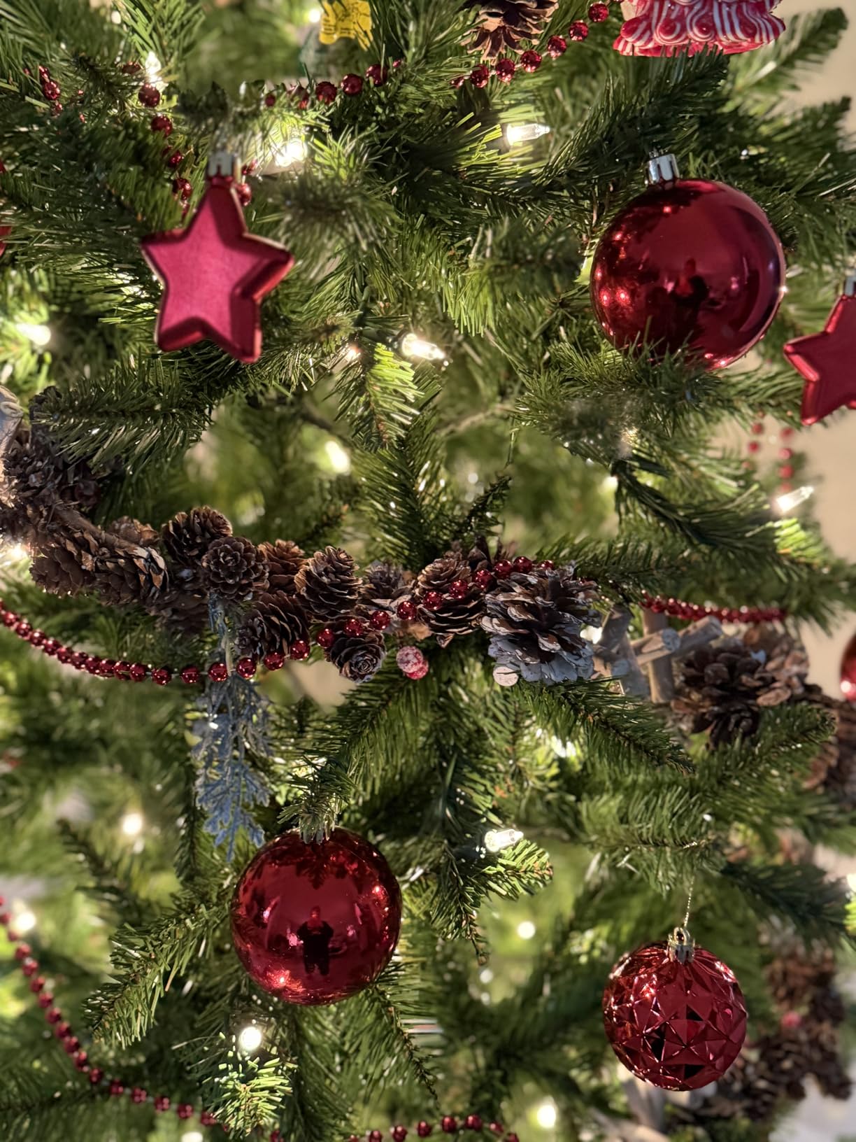 National Tree Company 6.5 ft Pre-Lit Kingswood Fir Slim Artificial Christmas Tree, 250 Clear Lights, 719 Tips, Includes Stand, Green customer photo 2