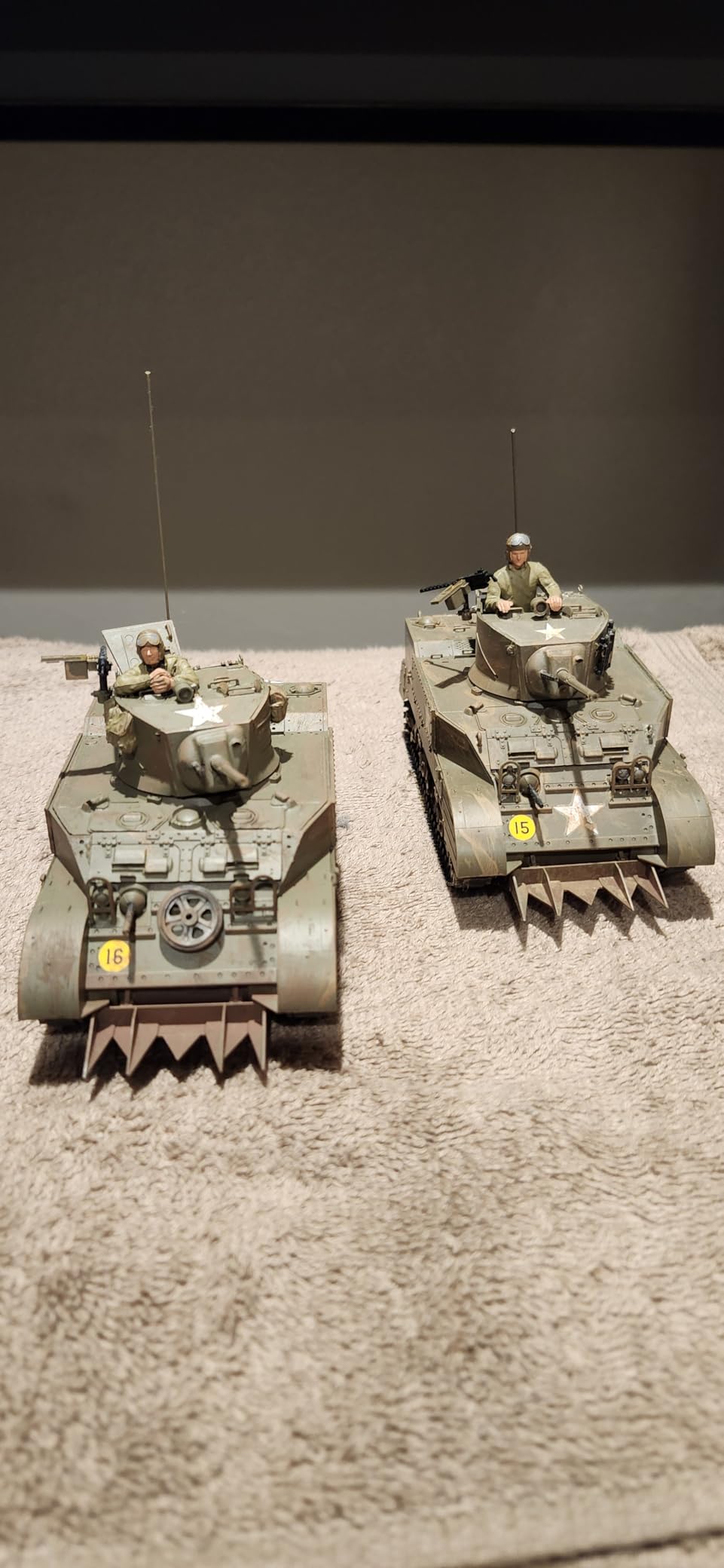 35313 1/35 US Light Tank M5A1 Plastic Model Kit customer photo 1