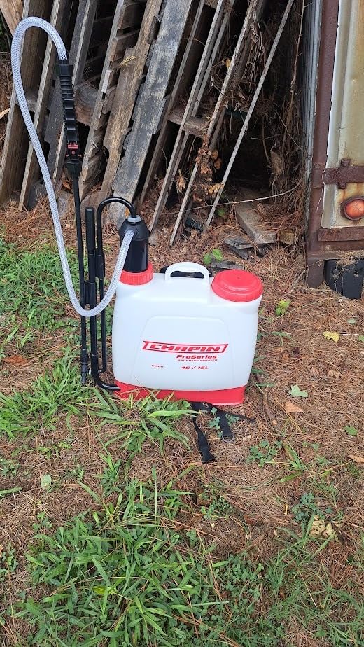 CHAPIN 61500 4-Gallon Backpack Sprayer for Lawn, Garden & Weed Control | Padded straps and a cushion-grip shut-off add comfort, while filtration helps reduce clogs during longer spray jobs customer photo 1