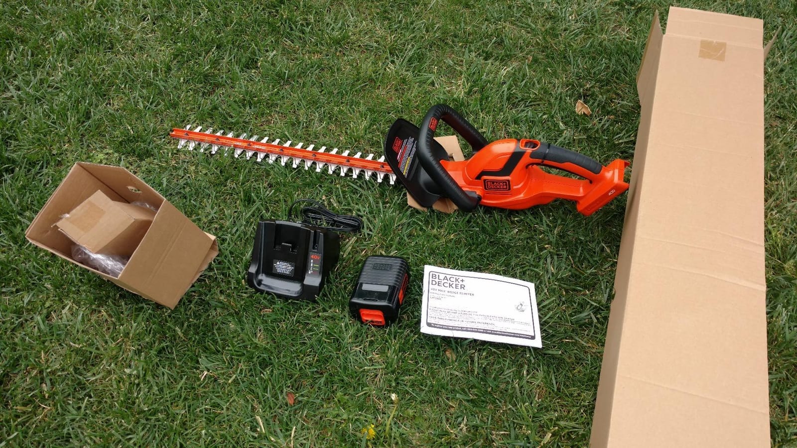 BLACK+DECKER 40V MAX Hedge Trimmer, Cordless, 24-Inch Blade, Battery and Charger Included (LHT2436) customer photo 2