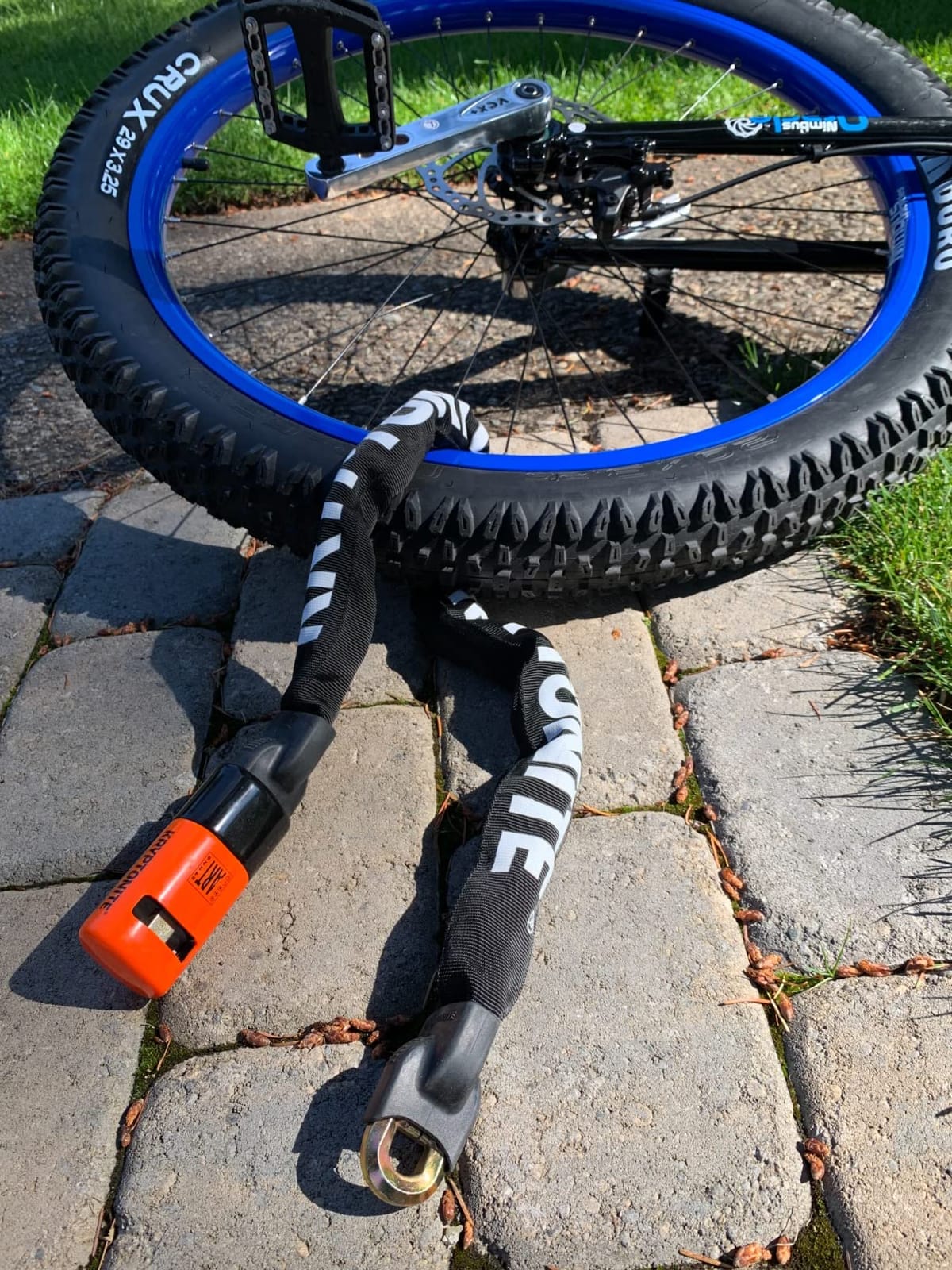 Kryptonite Evolution 1090 Bike Chain Lock, 3 Feet Long 10mm Steel Maximum Security Anti-Theft Chain with Keys, Sold Secure Gold Heavy-Duty Protection for E-Bikes, Motorcycles & Outdoor Gear | chain-bike-locks customer photo 2