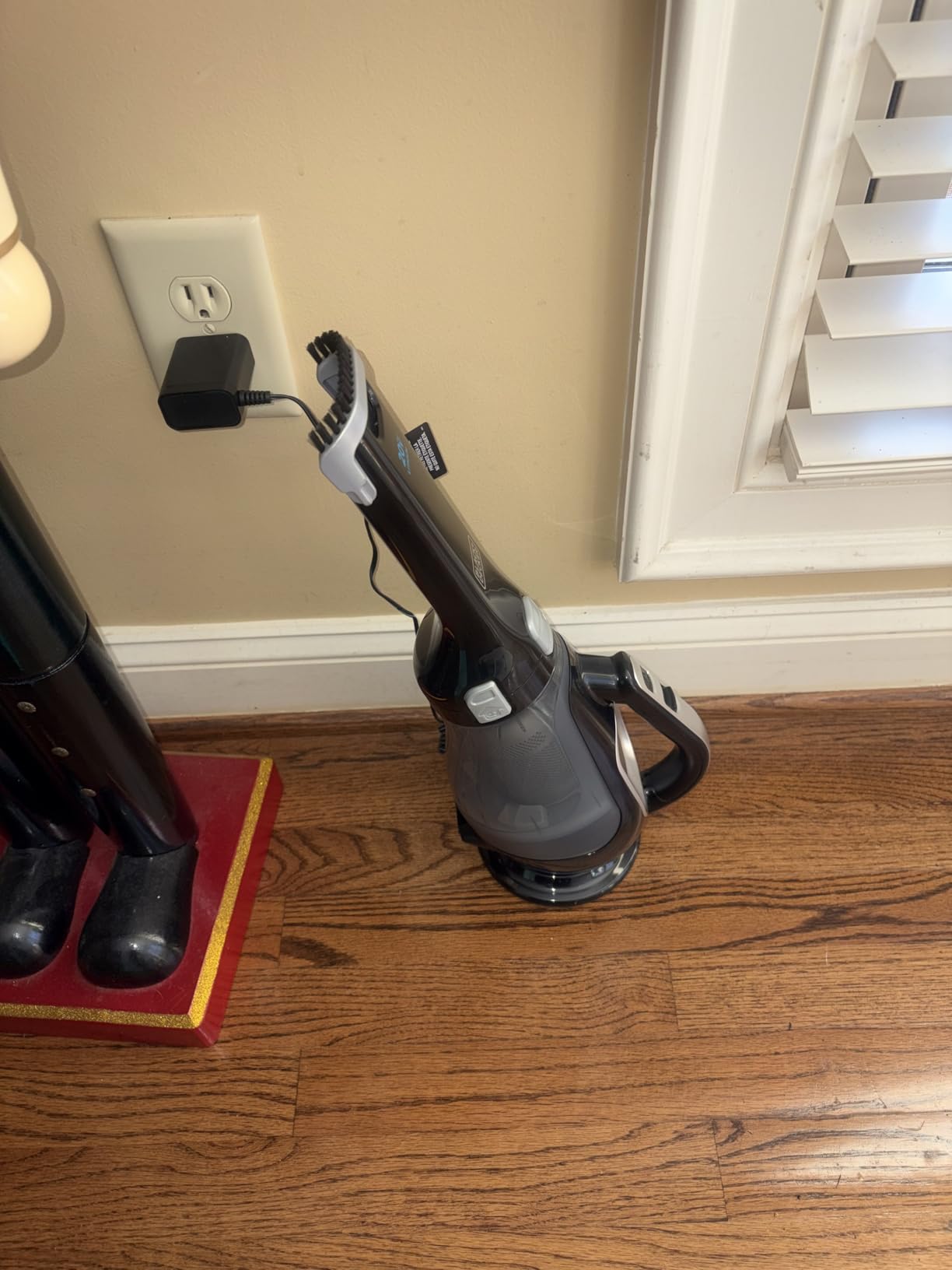 BLACK+DECKER dustbuster 20V Hand Vacuum Cordless Rechargeable, Car Vacuum Portable, Powerful Suction AdvancedClean Hand Vac with Extendible Crevice Tool, Flip-Up Brush and Charging Base (BDH2000L) customer photo 1