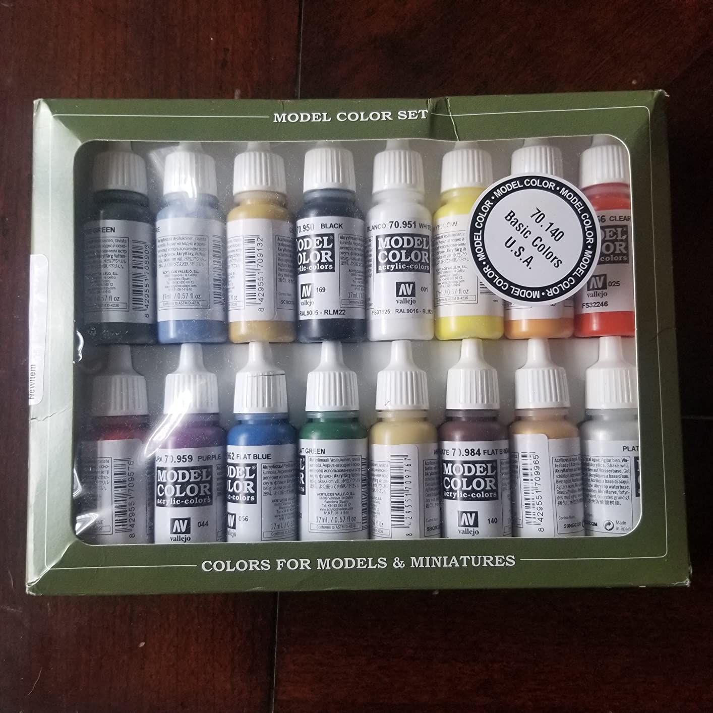 Vallejo Basic Colors USA Acrylic Paint Set - Model Color Figure Color Series Historical Miniature Kit, 16 Bottles x 18 ml customer photo 2