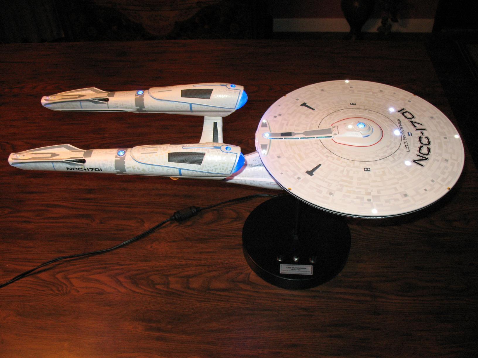 Revell 04882 U.S.S. Enterprise NCC-1701 INTO Darkness 1:500 Scale Unbuilt/Unpainted Plastic Model Kit customer photo 2