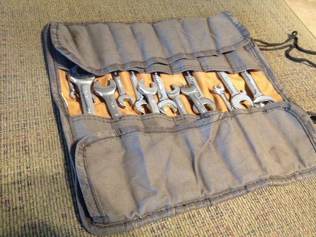 Dickies Large Paint Brush/Wrench Organizer Roll for Painters and Mechanics, 23 Tool Pockets, Durable Canvas Construction, White customer photo 2