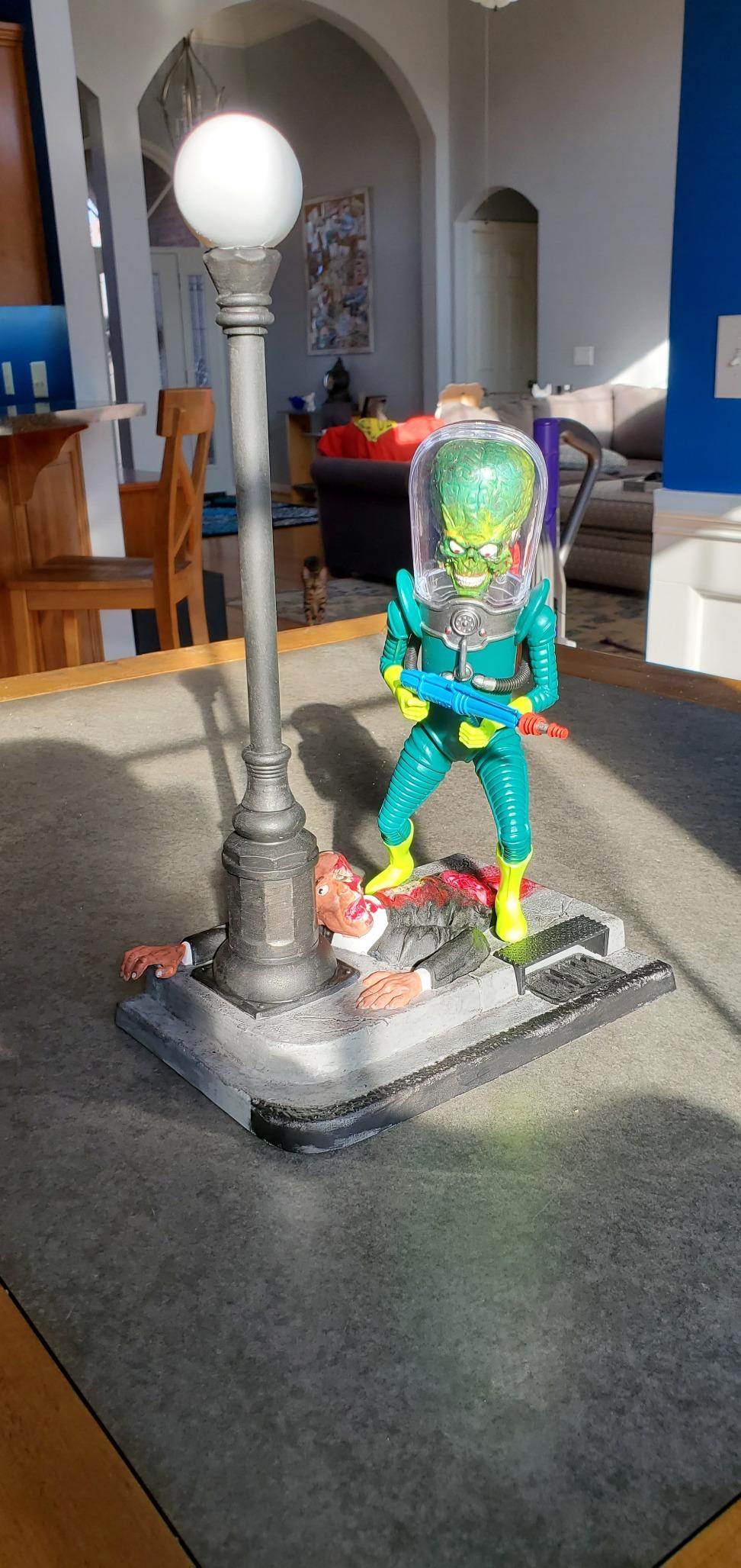 Moebius Models 936 Mars Attacks! Martian Figure customer photo 1