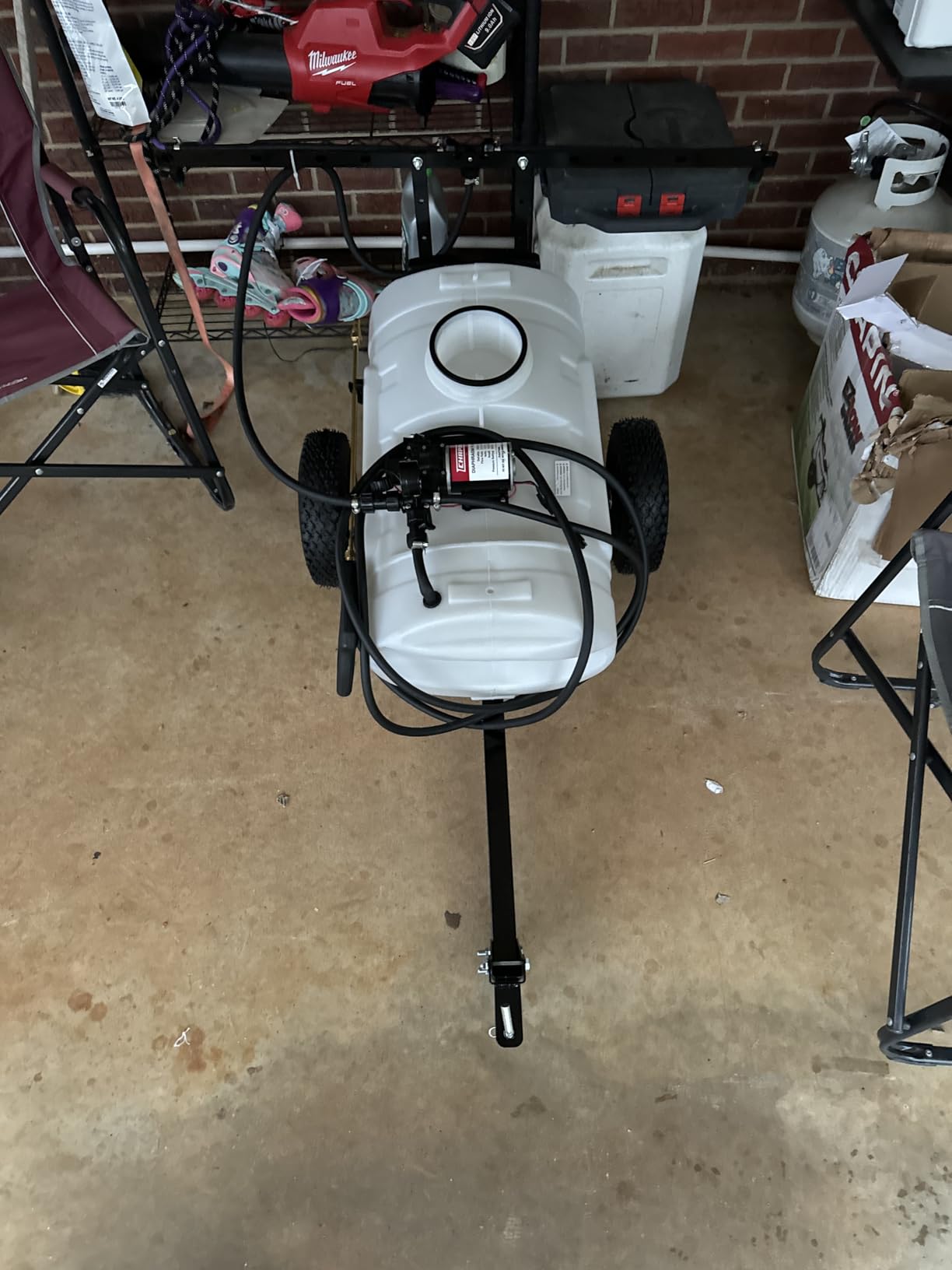 CHAPIN International Inc. 97600 15-Gallon, 12-Volt EZ Tow Dripless Fertilizer, Herbicide and Pesticide Sprayer, 15-Gallon (1 Sprayer/Package) customer photo 1