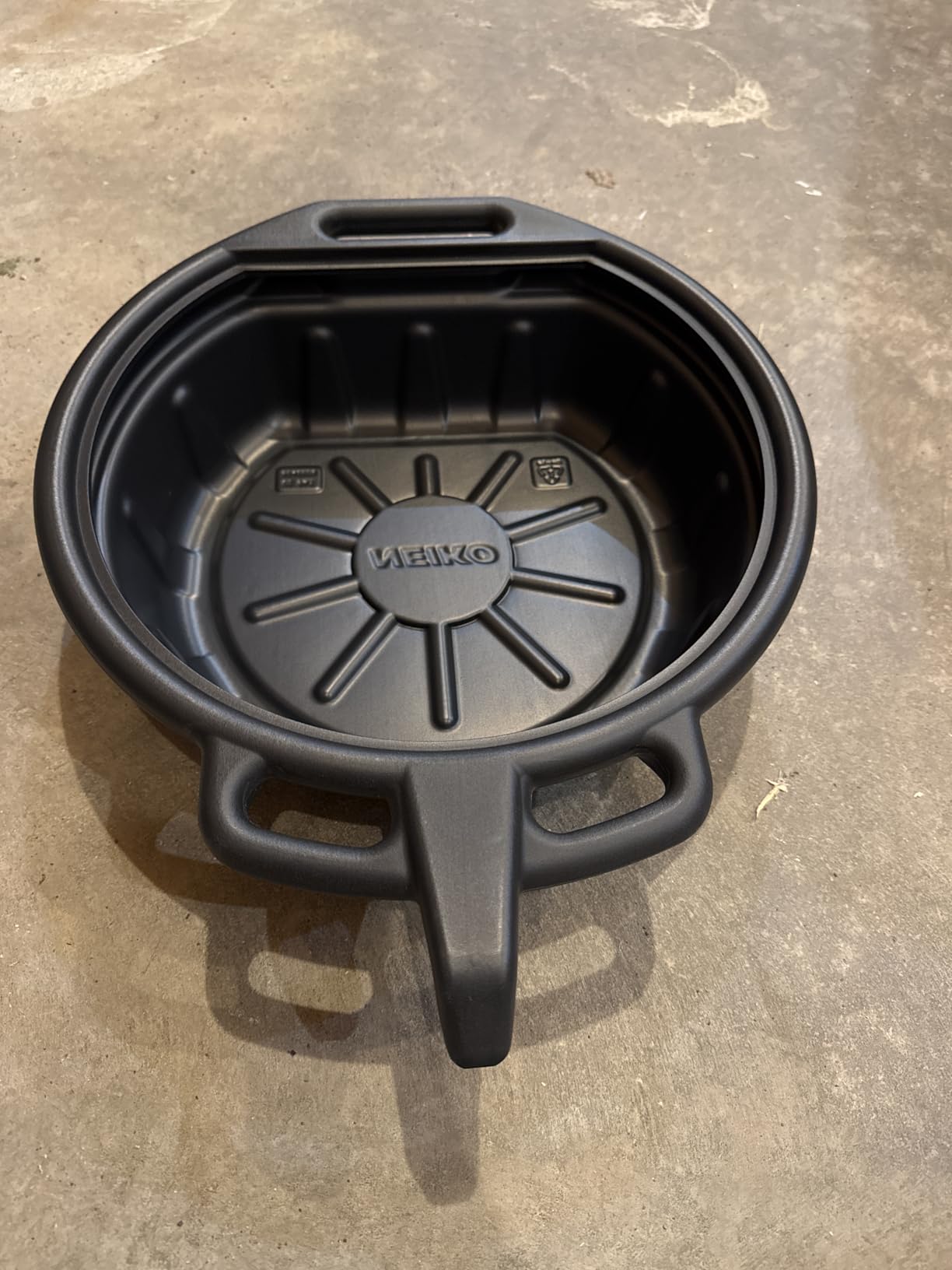 NEIKO 20762A Oil Drain Pan | Black Plastic Anti Splash | Motor Oil Drip Catcher Pan | 2 Gallon (8L) Capacity customer photo 1