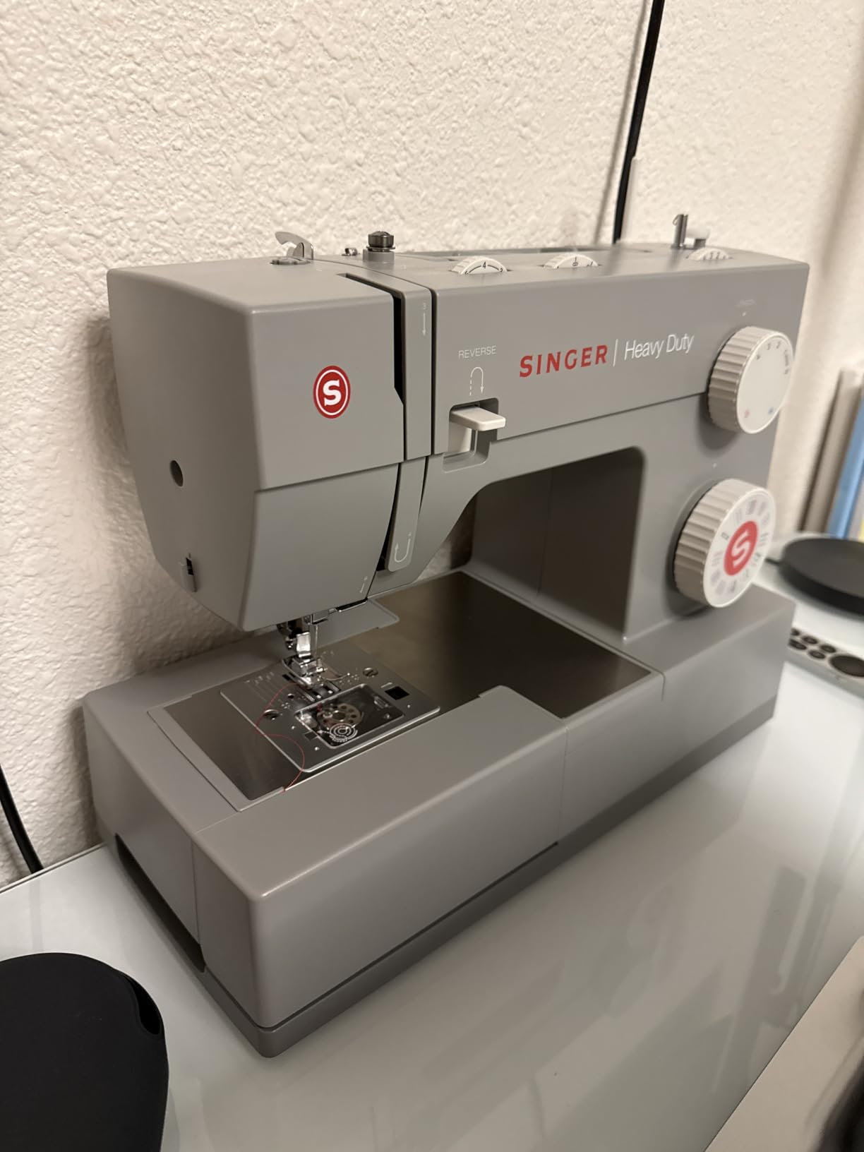 SINGER 4432 (Grey) High Speed Heavy Duty Sewing Machine + Accessory Kit | 32 stitches deliver 110 applications, 50% more power for thick fabrics, 1100 per minute capacity, 1-step buttonhole design customer photo 1