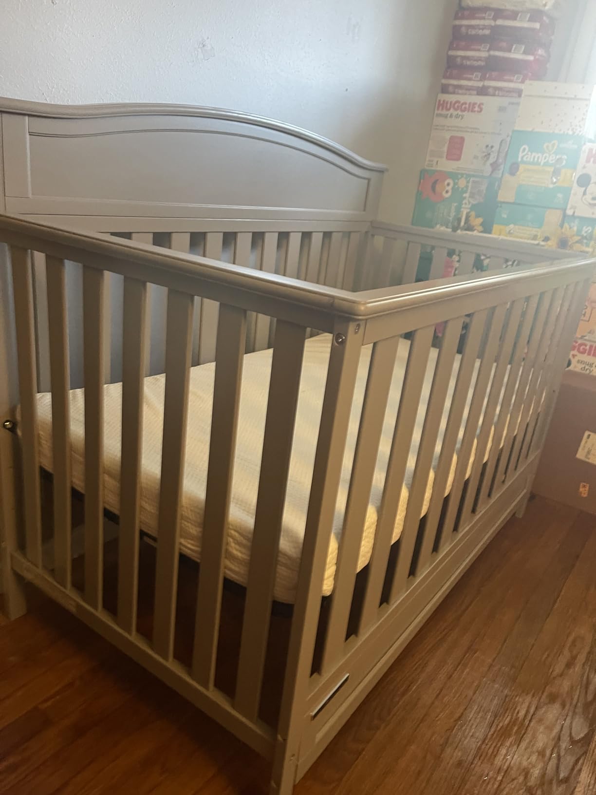 Delta Children Emery 4-in-1 Convertible Baby Crib - Greenguard Gold Certified, White customer photo 1