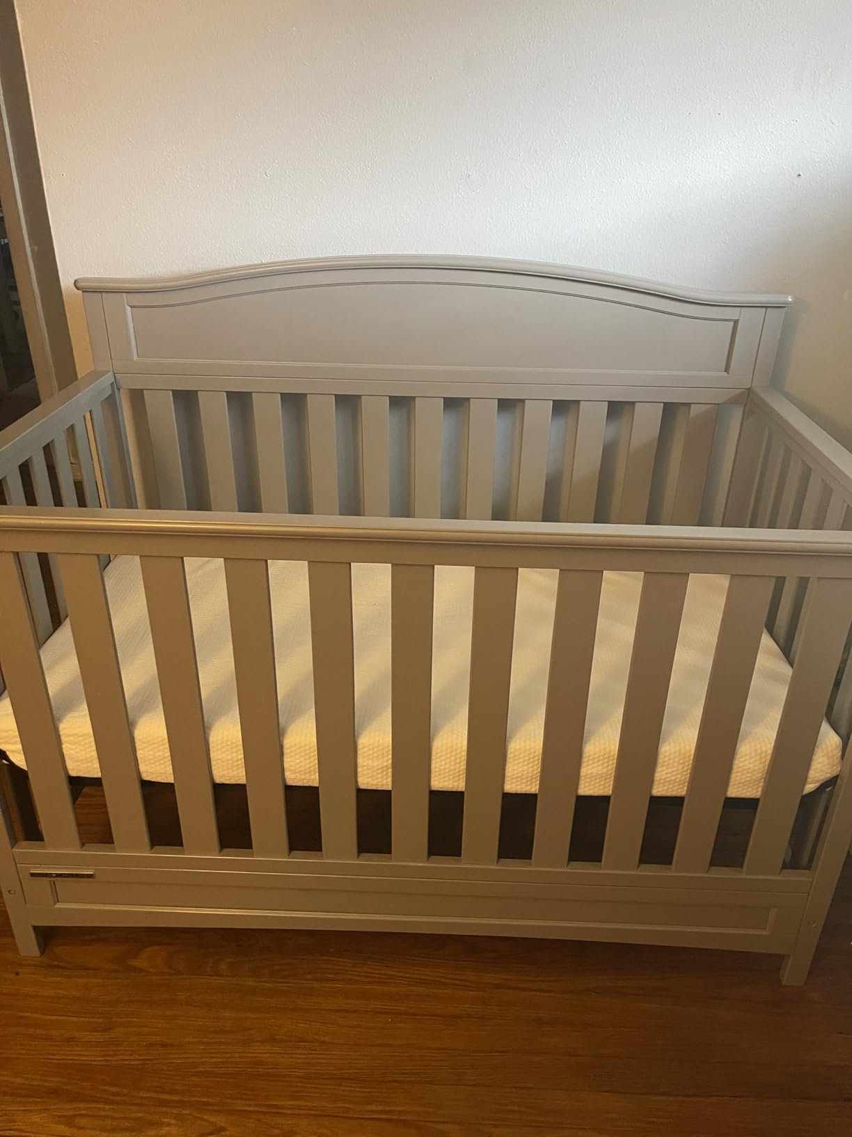 Delta Children Emery 4-in-1 Convertible Baby Crib - Greenguard Gold Certified, White customer photo 2