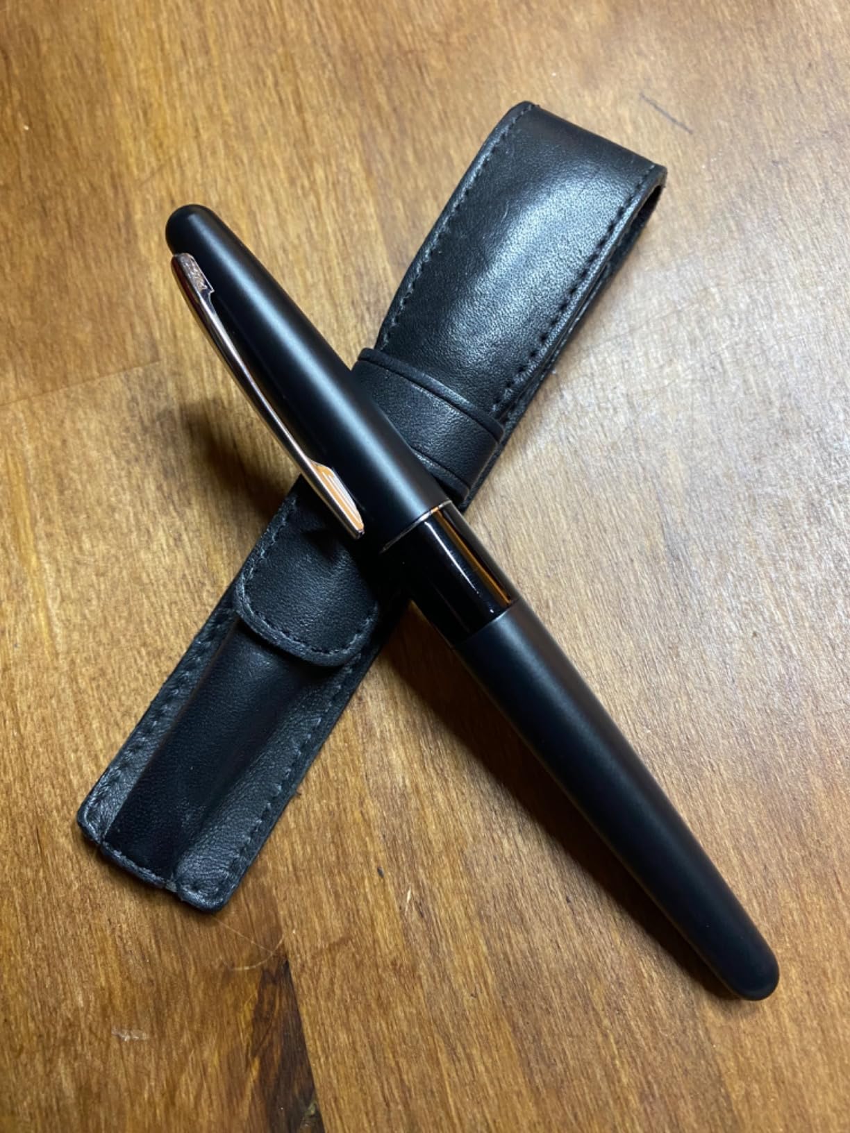 PILOT Metropolitan Collection Fountain Pen, Black Barrel, Classic Design, Fine Nib, Black Ink (91111) customer photo 2