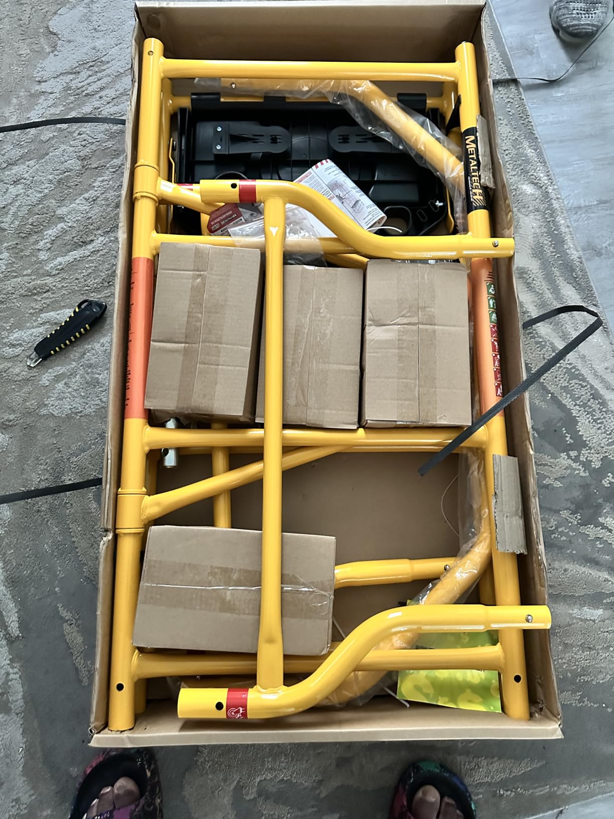 Metaltech I-IMIS Job Site Series 6-3/8' x 4' x 2-1/2' Scaffold 900 Lb. Load Capacity customer photo 1