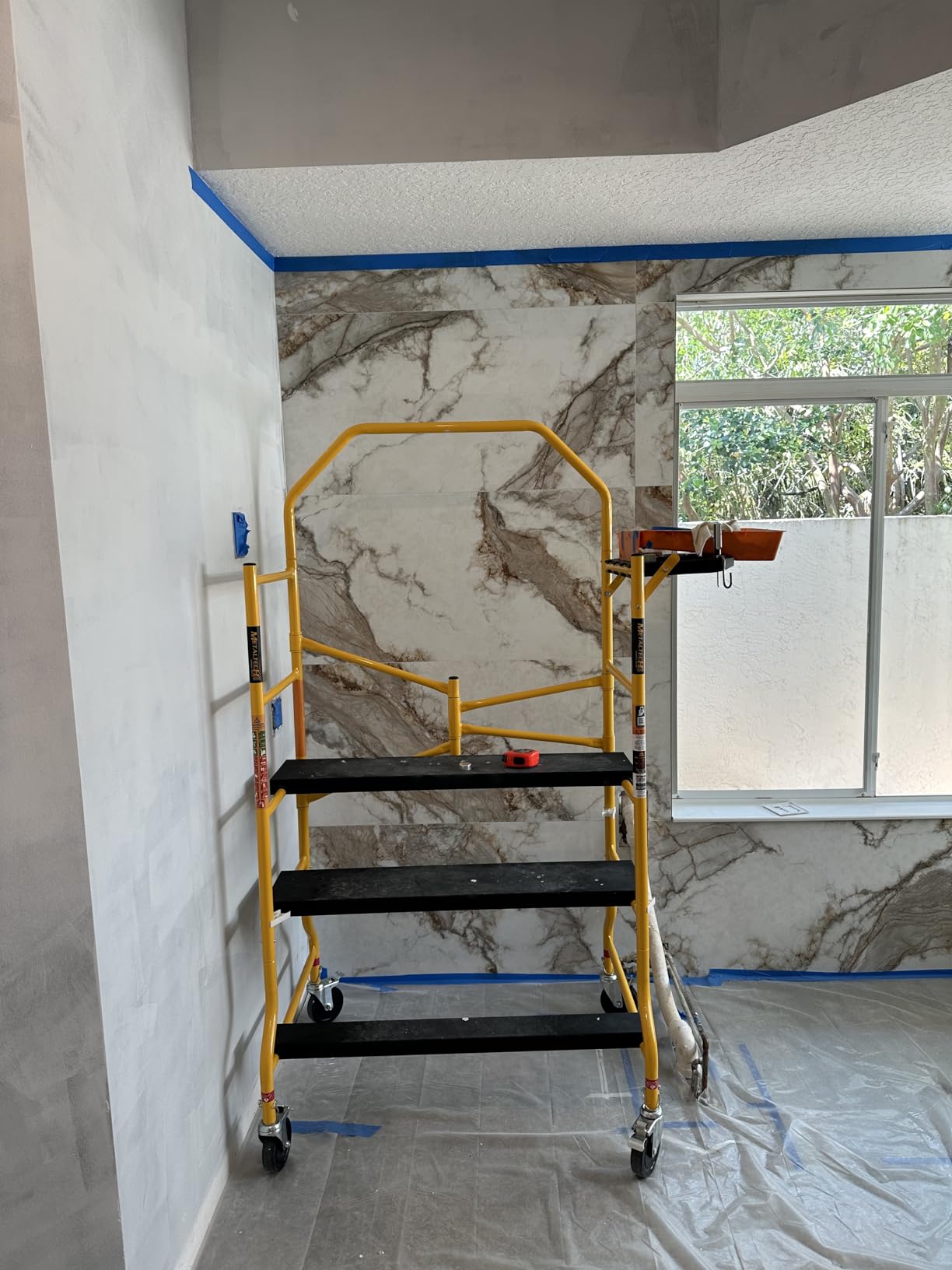 Metaltech I-IMIS Job Site Series 6-3/8' x 4' x 2-1/2' Scaffold 900 Lb. Load Capacity customer photo 2