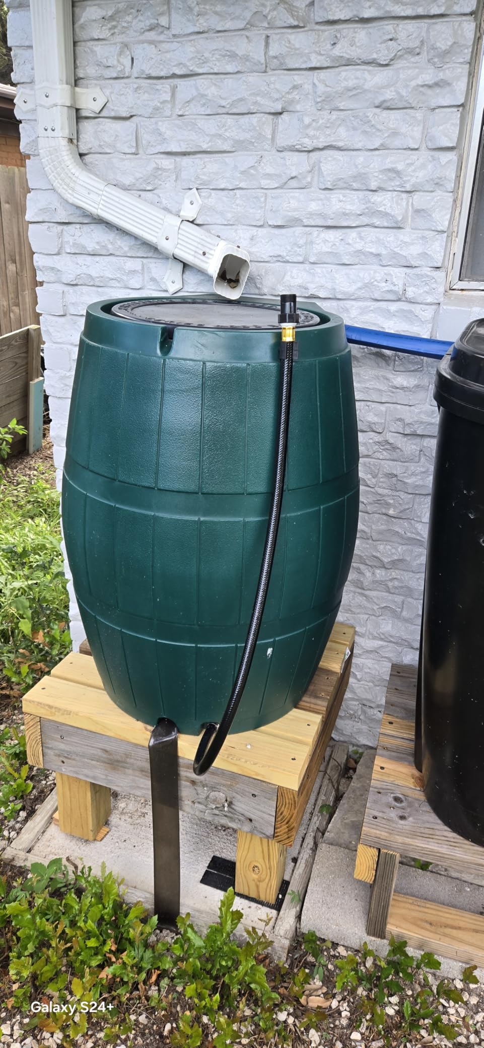 FCMP Outdoor Raincatcher 4000 Rain Barrel, Flat-Back Rainwater Catcher with Spigots, 50 Gallon, Brown - Portable Water Storage Container Tank for Home, Garden, and Backyard customer photo 2