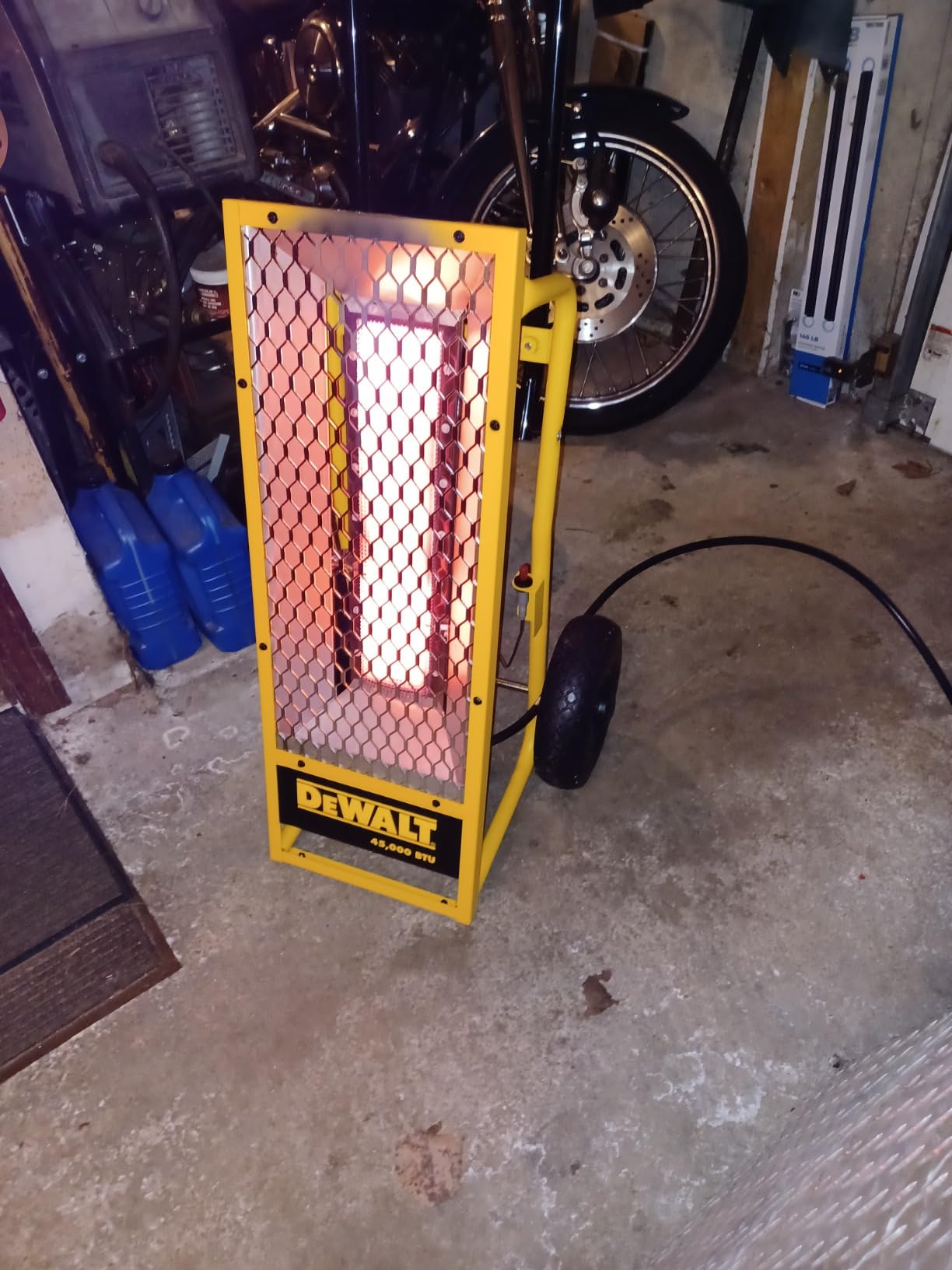 DEWALT 45,000 BTU Portable Radiant Propane Heater customer photo 1