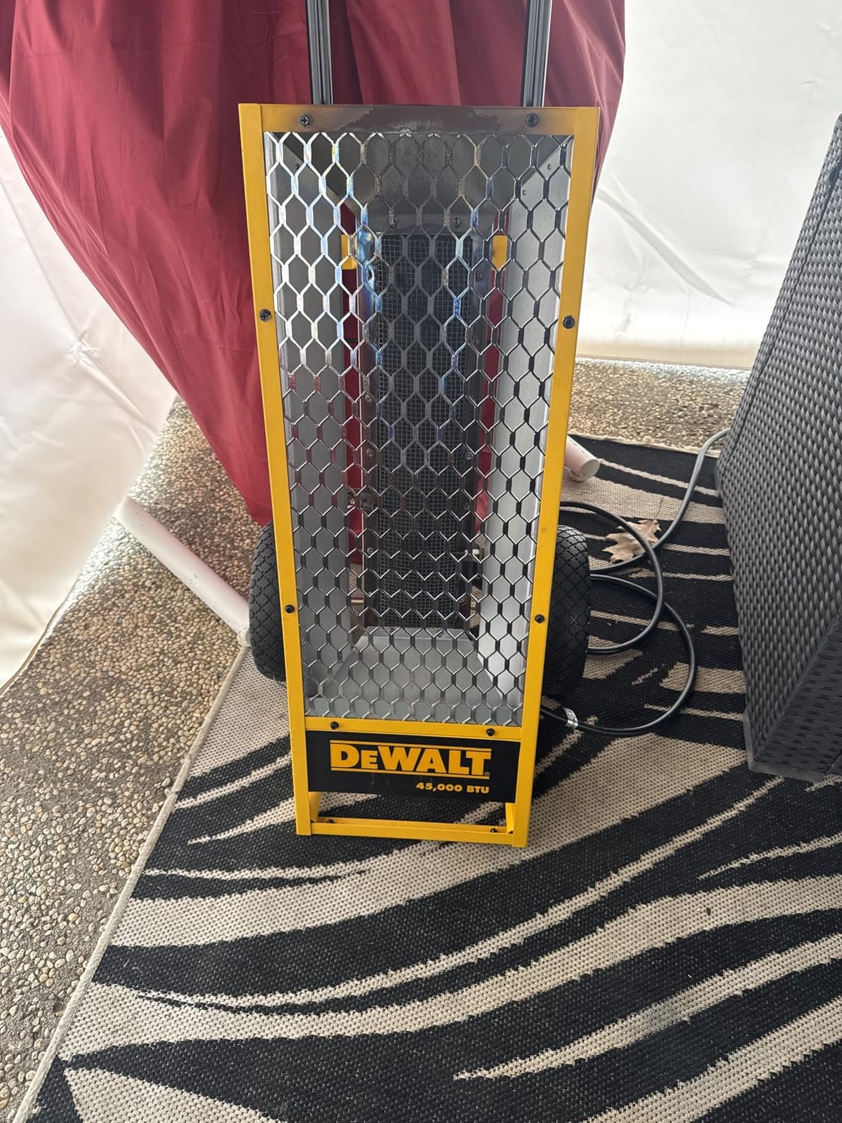 DEWALT 45,000 BTU Portable Radiant Propane Heater customer photo 2