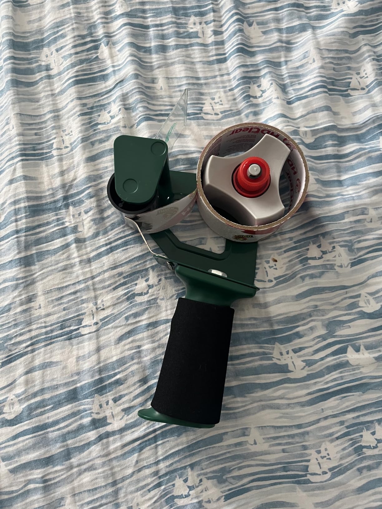 Duck HD Clear Packing Tape Dispenser Heavy Duty Packaging Tape Gun for Packing Boxes, Shipping and Moving - Includes 1 Refill Roll of HD Clear 1.88 In. x 50 Yards - Foam Handle (287398) customer photo 1