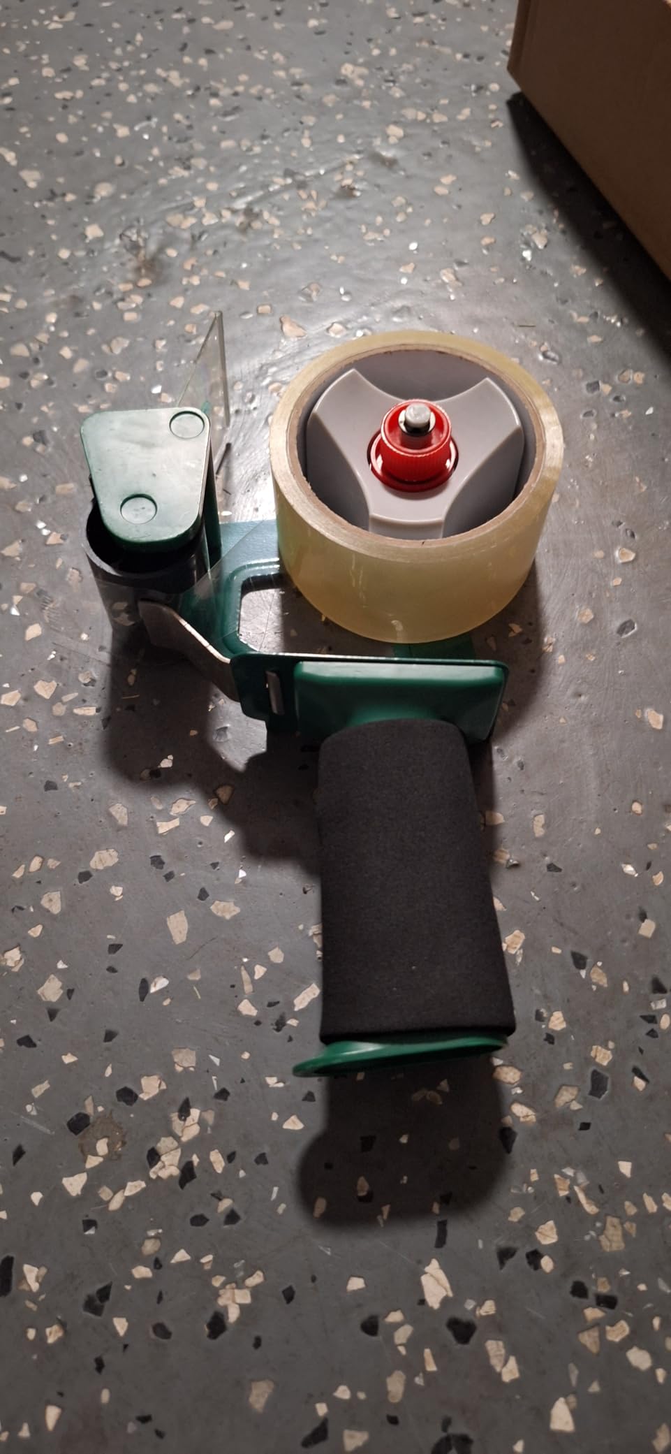 Duck HD Clear Packing Tape Dispenser Heavy Duty Packaging Tape Gun for Packing Boxes, Shipping and Moving - Includes 1 Refill Roll of HD Clear 1.88 In. x 50 Yards - Foam Handle (287398) customer photo 2