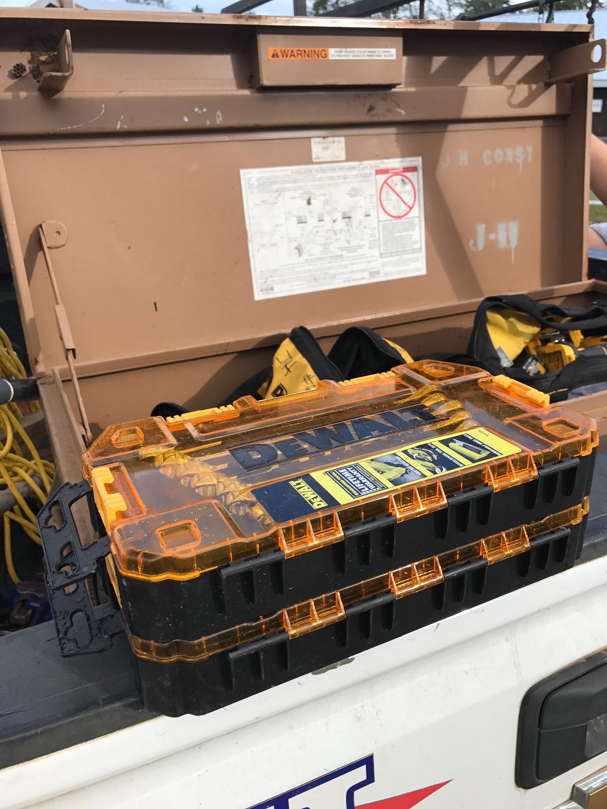 DEWALT Combination Wrench Set, Metric, 8-Piece (DWMT73810) customer photo 1