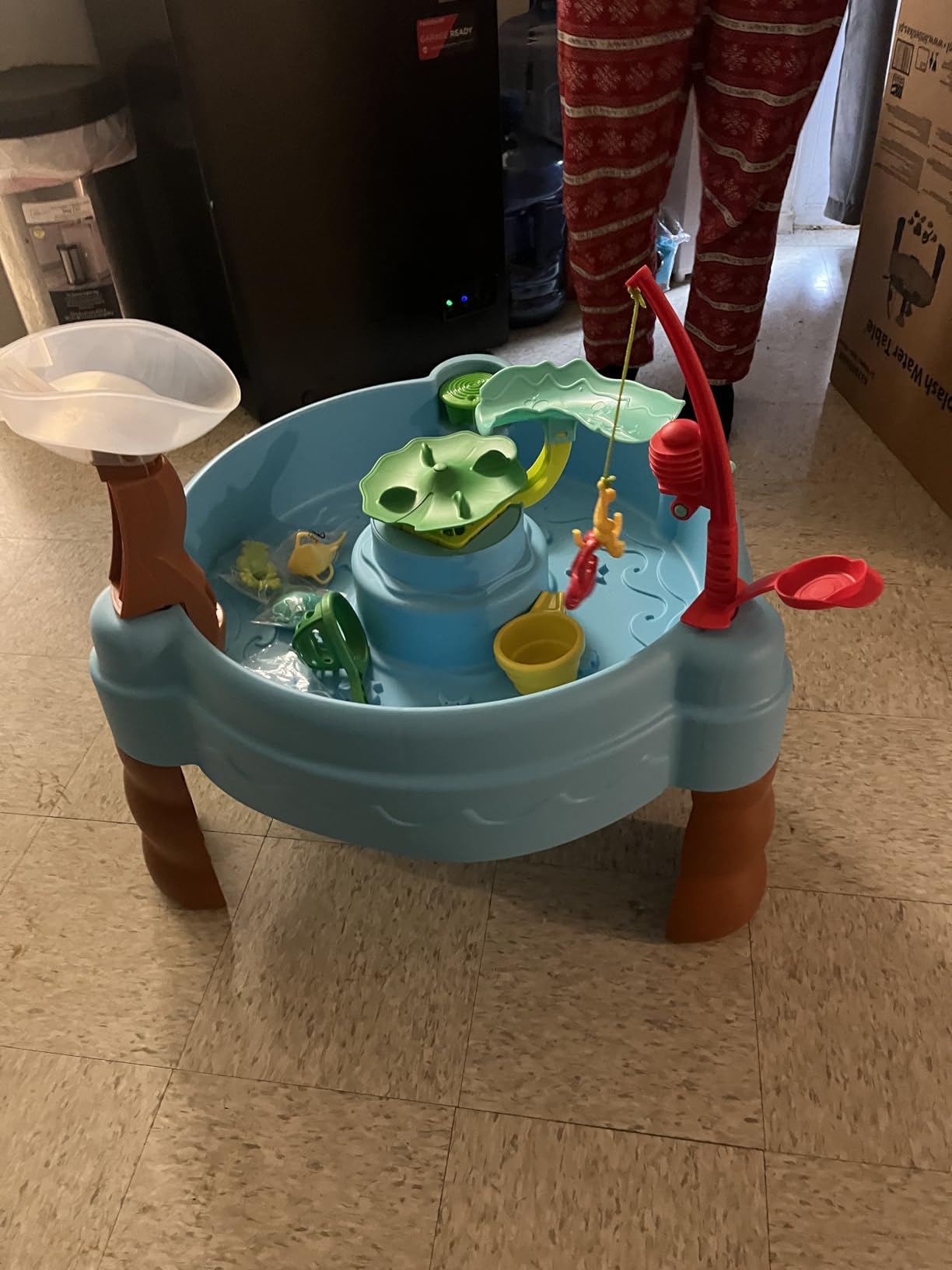 Little Tikes Full Set Water Table Fish 'n Splash - Full Set w/Toys & Fishing Set customer photo 1