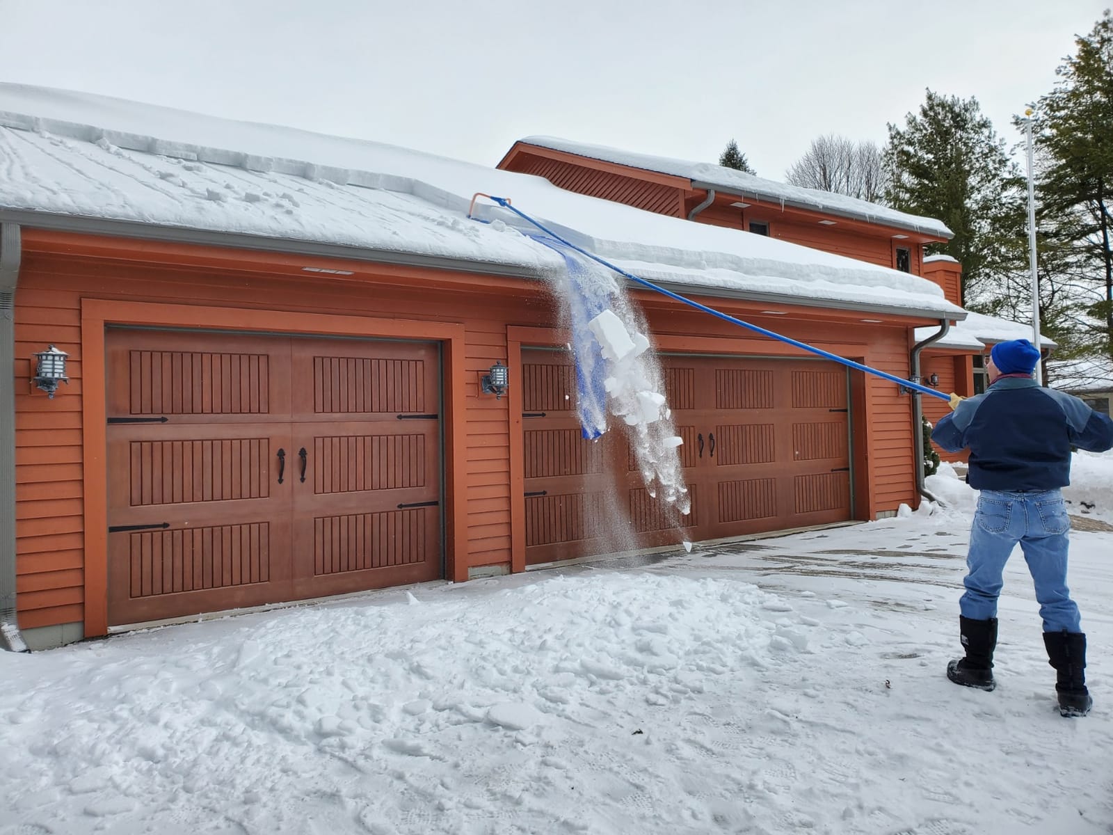 Avalanche! Heavy Duty Roof Snow Rake, Snow Removal, Assembled in USA | 15 1/2 Ft Fiberglass Pole, Heavy-Duty Slide, 3 Inch Wheels for Metal, Tile and Cedar Shake Roofs, AVA750 customer photo 1