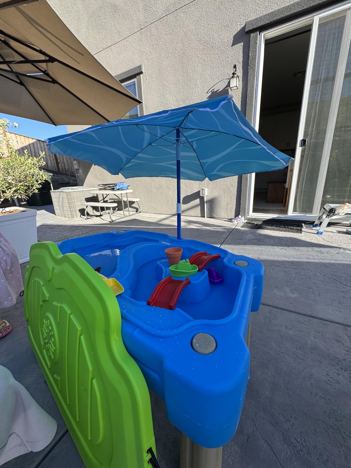 Step2 Cascading Cove Sand and Water Table, Kids Activity Sensory Playset, Comes with Umbrella, Summer Outdoor Toys, 7 Piece Toy Accessories, For Toddlers 1.5+ Years Old customer photo 2