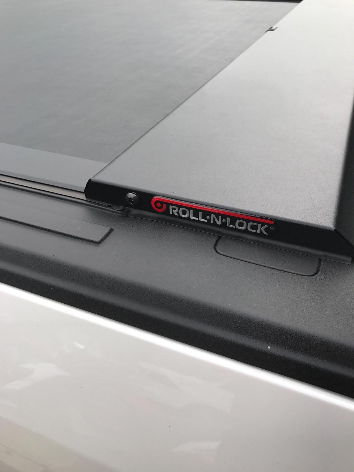 RealTruck Roll-N-Lock M-Series Retractable Truck Bed Tonneau Cover | LG101M | Fits 2015 - 2020 Ford F-150 5' 7