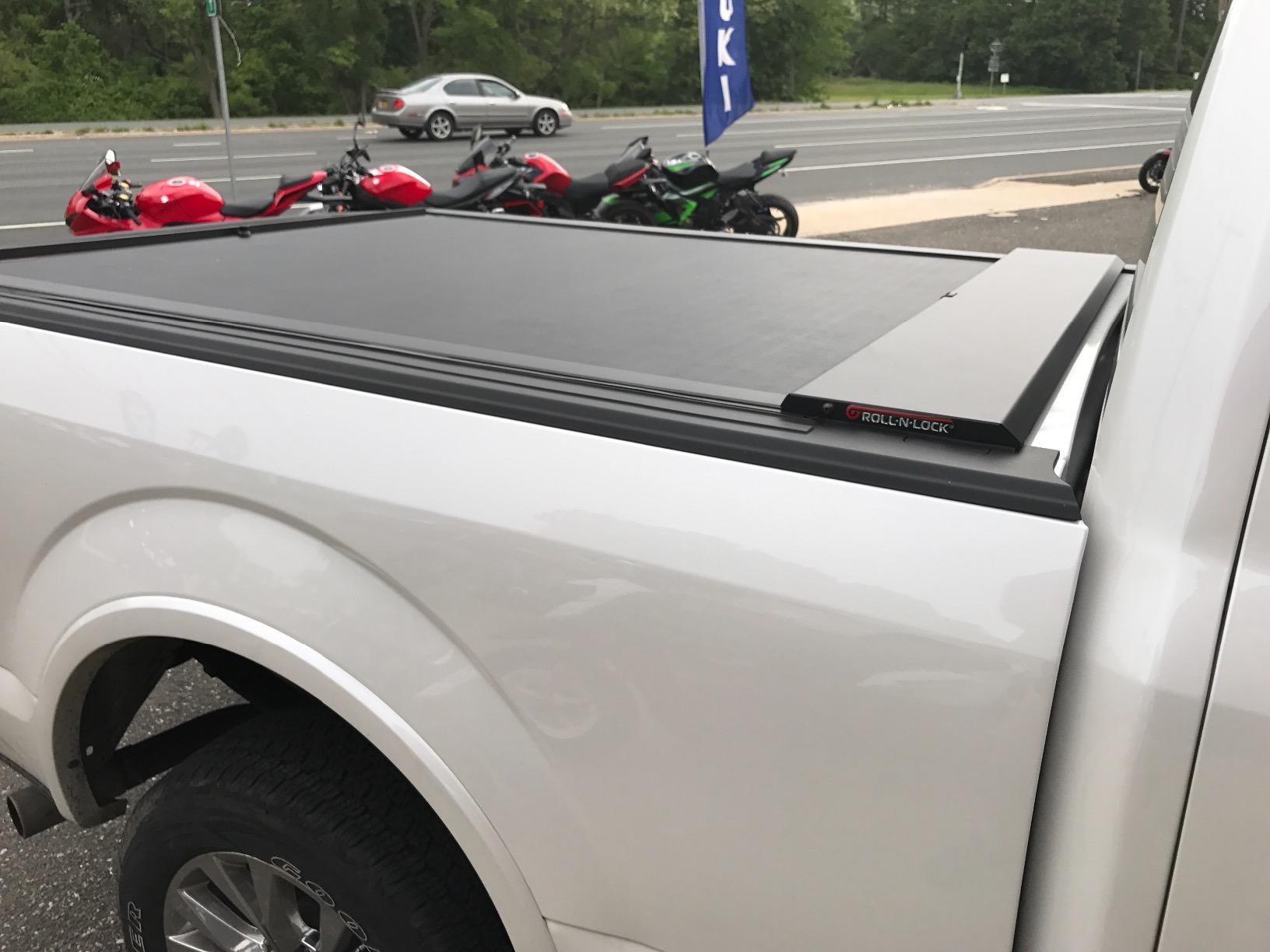 RealTruck Roll-N-Lock M-Series Retractable Truck Bed Tonneau Cover | LG101M | Fits 2015 - 2020 Ford F-150 5' 7