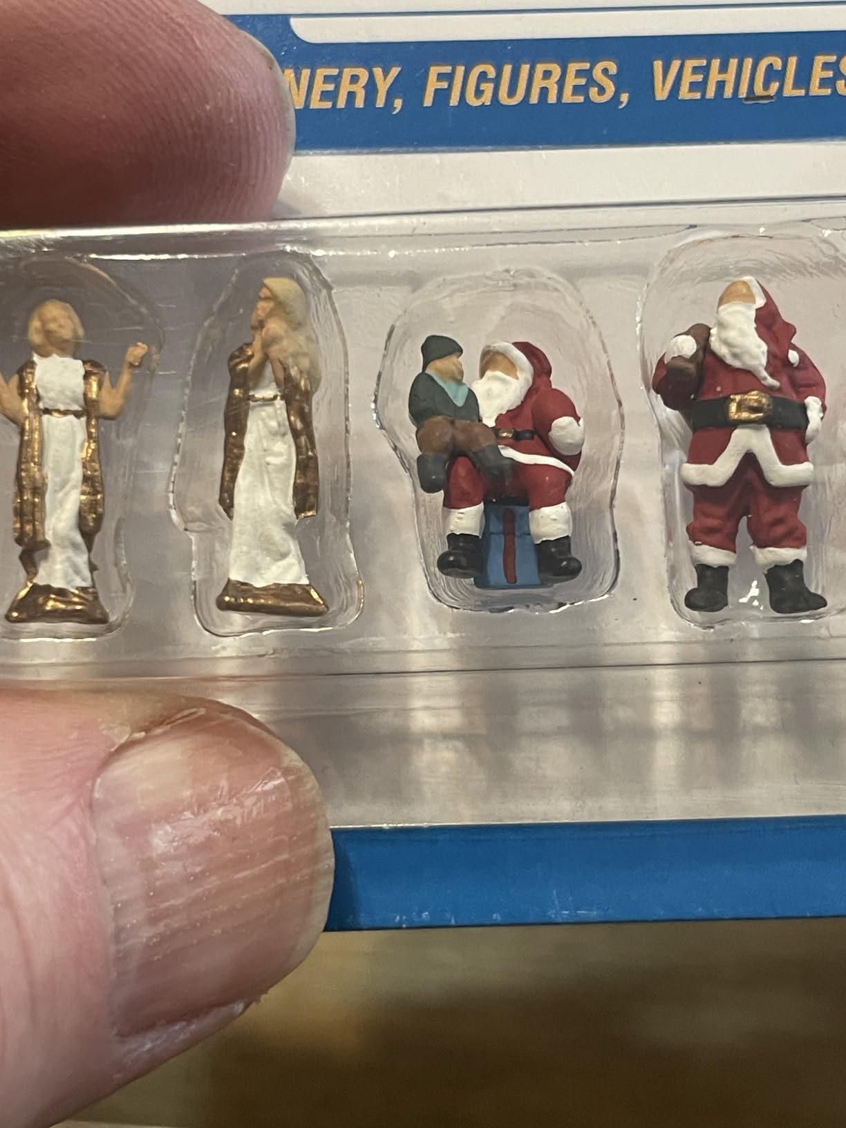 Walthers SceneMaster Christmas Figures Train customer photo 2