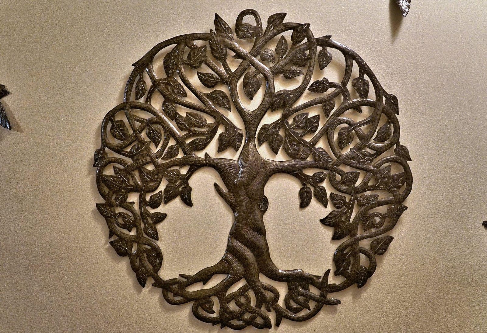 Tree of Life Metal Wall Art, Contemporary Iron Artwork Decor, Celtic Family Trees, 23 In. x 23 In. Round Modern Plaque, Handmade in Haiti,Fair Trade Certified, Signed By Wilson Etienne customer photo 2