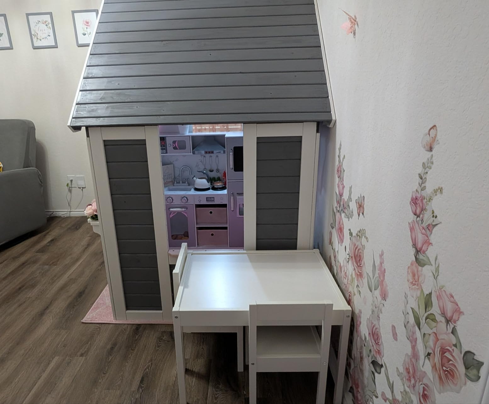 Backyard Discovery Aspen Cedar Wooden Kids Playhouse Cottage with Play Kitchen, Snack Bar, Picnic Bench, Dinner Bell, Mailbox, Dutch Door, Flowerpot Holders, Toy Lights customer photo 2