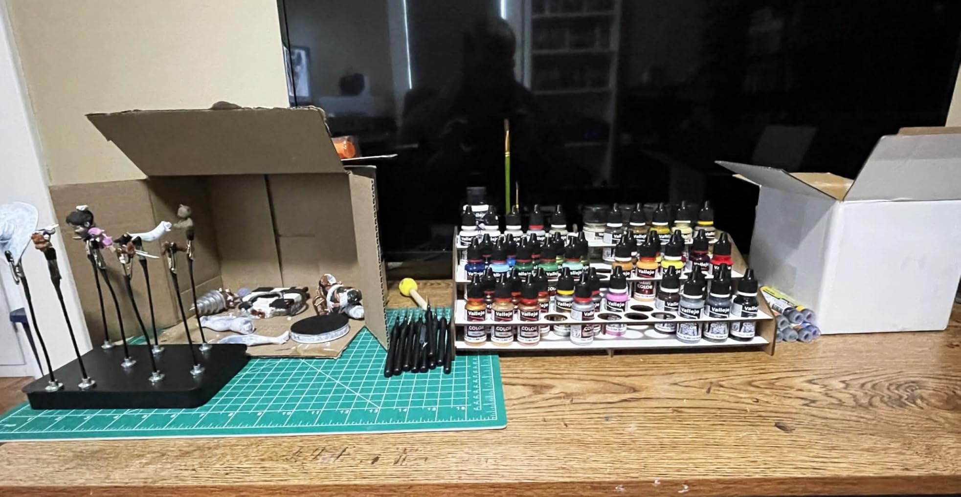 Vallejo - Front Paint Storage Rack for Scale Models and Miniatures | Capacity for 52 Bottles of 18 ml, 8 Bottles of 35 ml or 60 ml and 22 Brushes customer photo 1