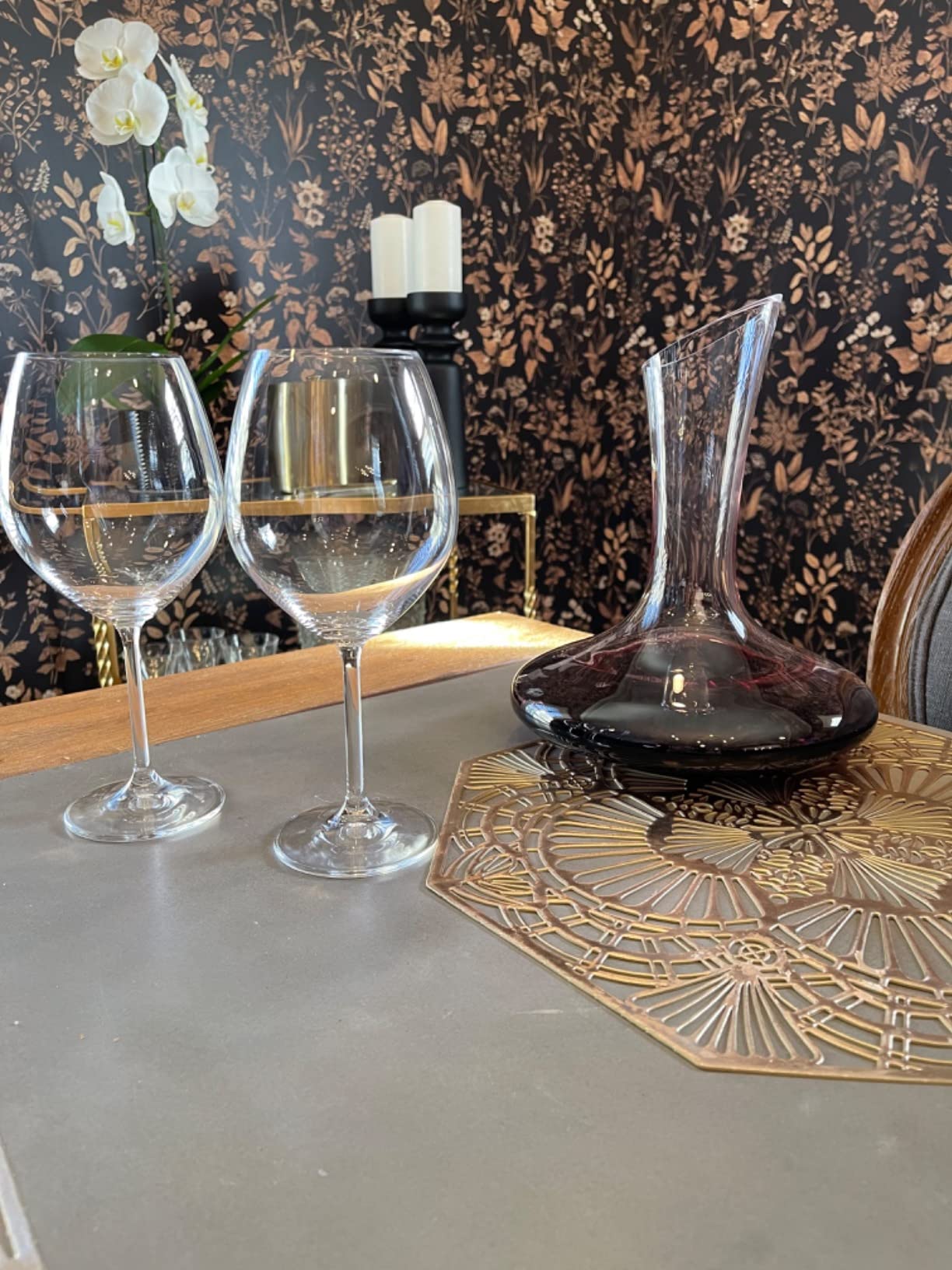 Le Chateau Large Elegant Crystal Wine Decanter with Aerator - 750ml Glass Decanter - Hand-Blown Lead-Free Clear Glass Carafe with Aerator - Hand Held Gifts Red Wine Accessories/for Wine Lovers customer photo 1