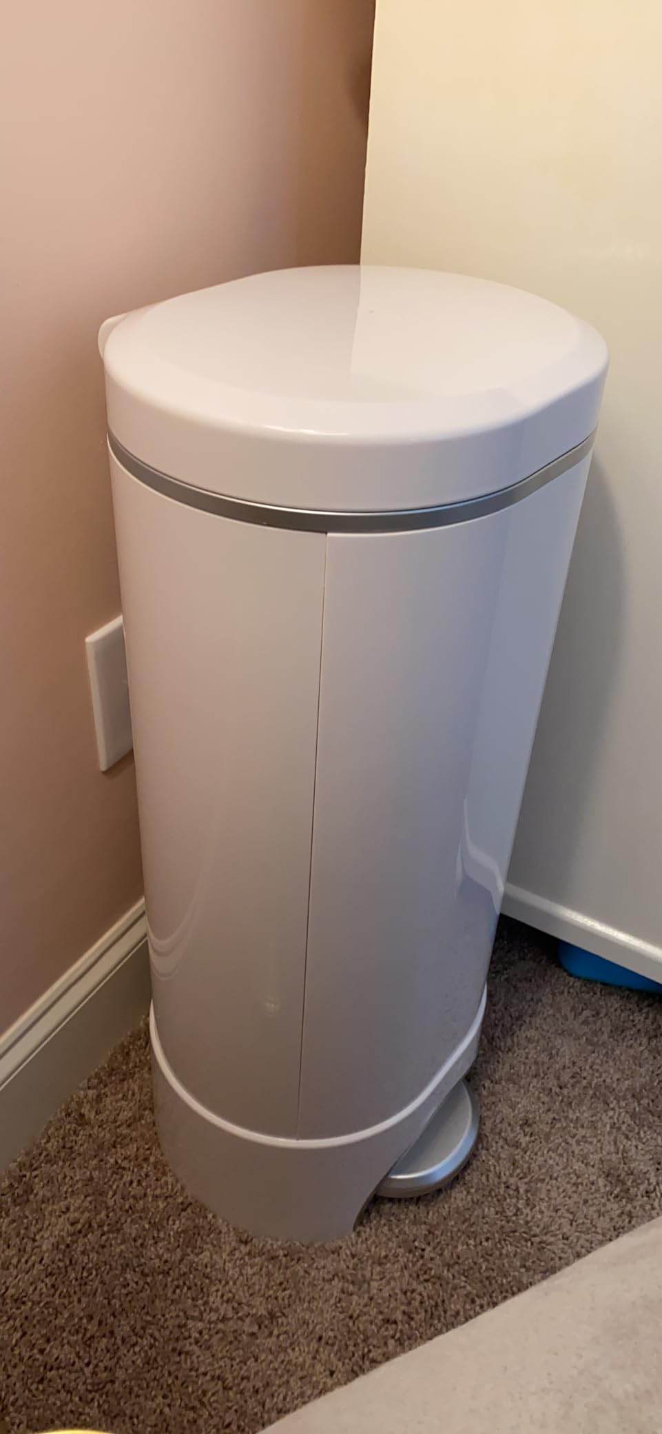 Munchkin STEP Diaper Pail Powered by Arm & Hammer, #1 in Odor Control, Award-Winning customer photo 1