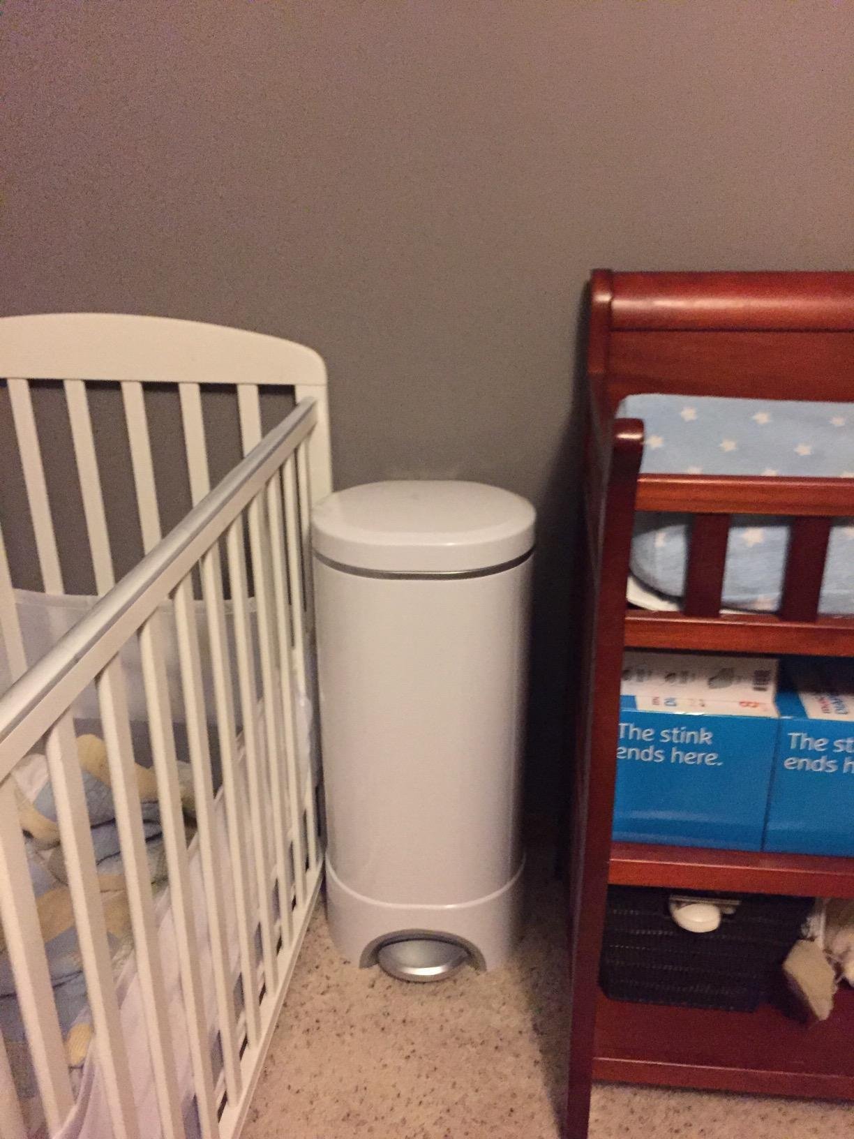 Munchkin STEP Diaper Pail Powered by Arm & Hammer, #1 in Odor Control, Award-Winning customer photo 2