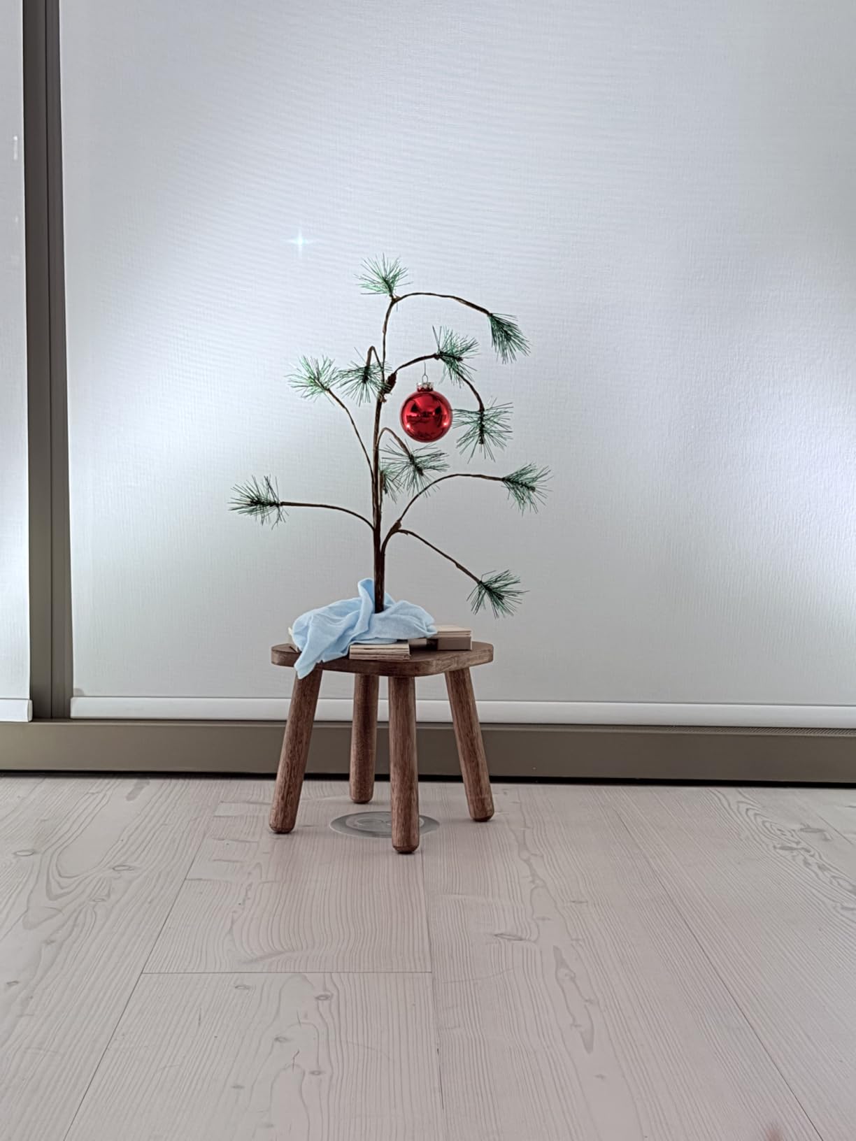 PRODUCTWORKS 24-Inch Peanuts Charlie Brown Musical Christmas Tree with Linus Blanket customer photo 1