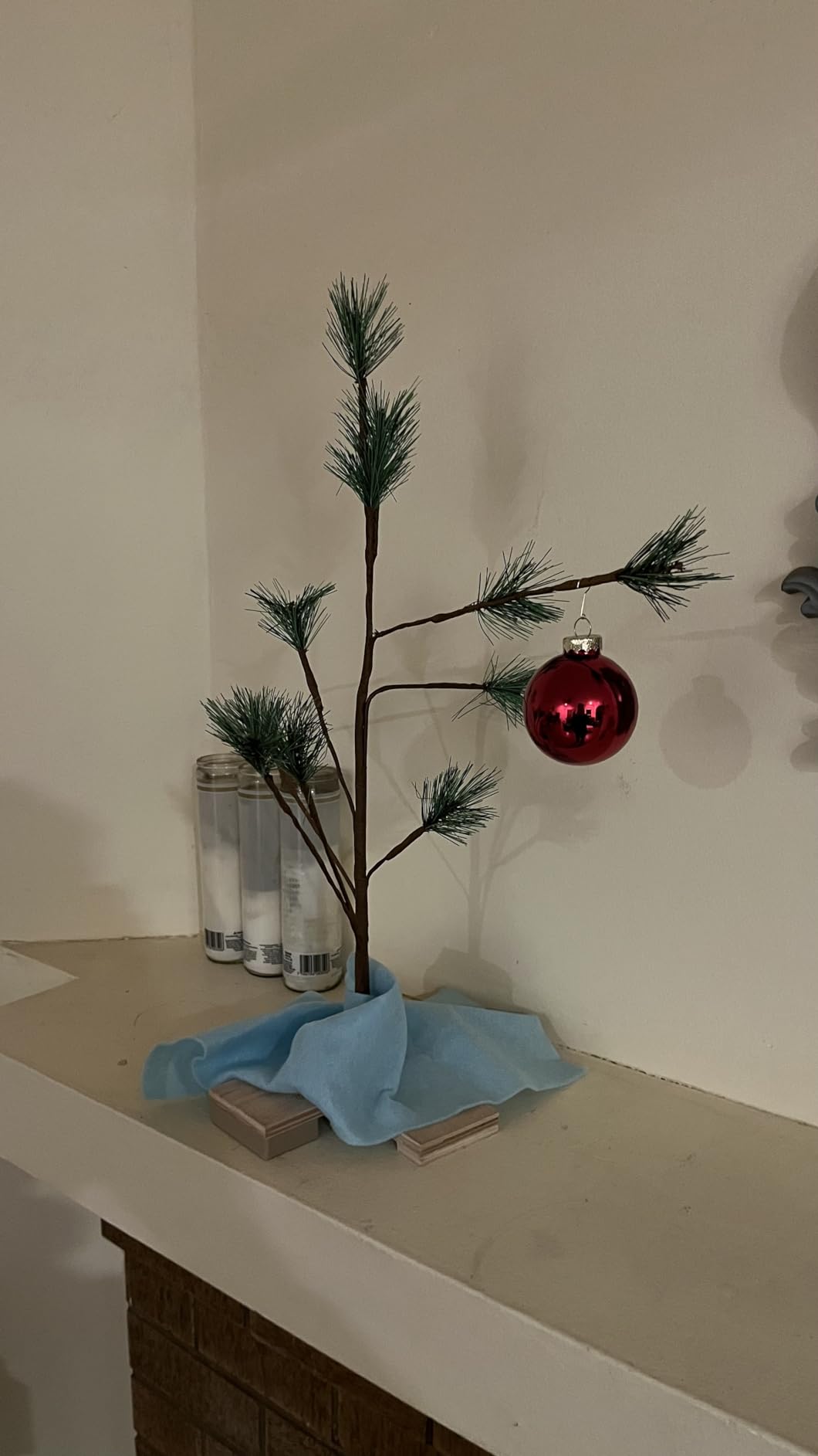 PRODUCTWORKS 24-Inch Peanuts Charlie Brown Musical Christmas Tree with Linus Blanket customer photo 2