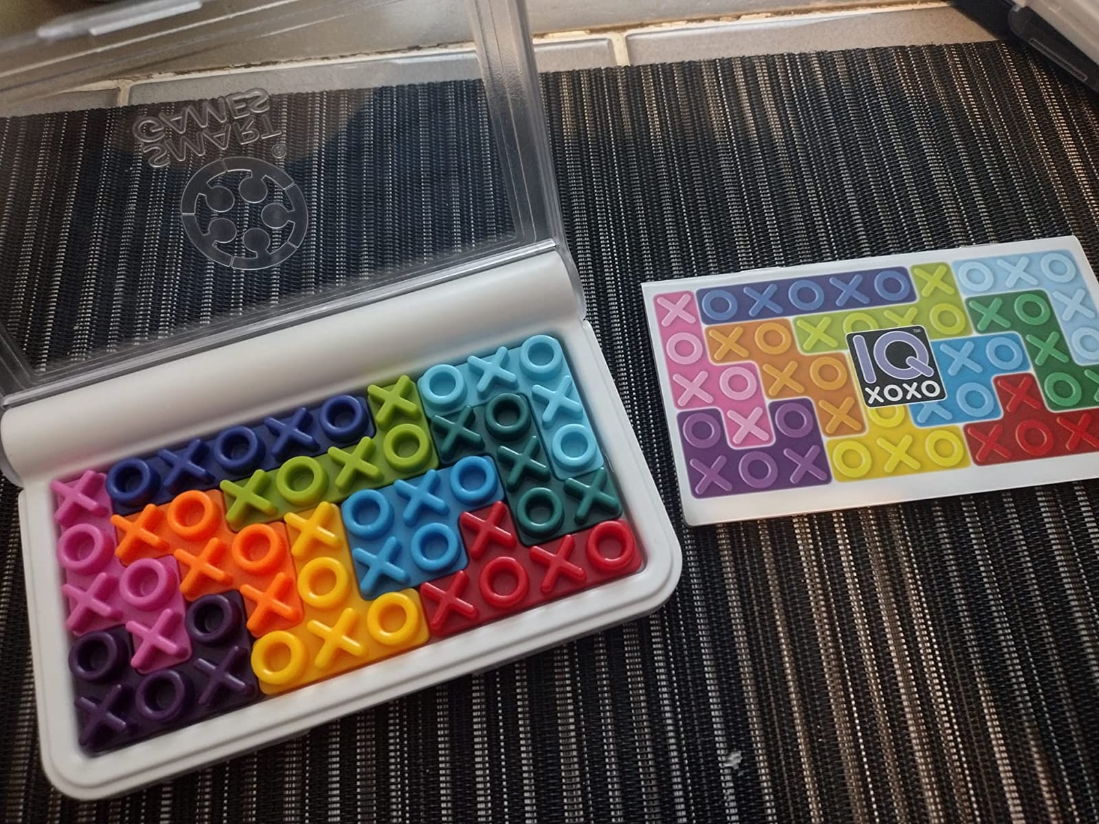 SmartGames IQ XOXO - Pocket Travel Puzzle Brain Teaser Game, Ages 6+ | Hugs and kisses for your brain! | Logic and planning | Great for kids and adults | 120 challenges | Line up every X and O! customer photo 1