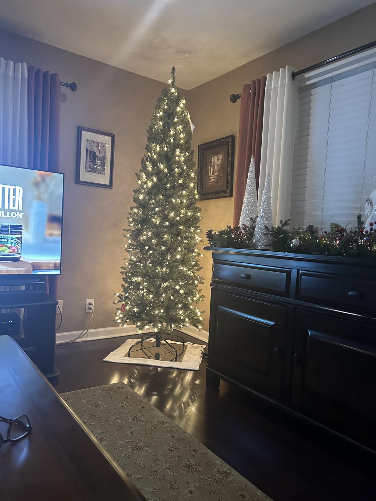 Puleo International 7.5ft Pre-Lit Fraser Fir Pencil Christmas Tree with 350 Clear Lights, 1188 Realistic Dense Branch Tips customer photo 1
