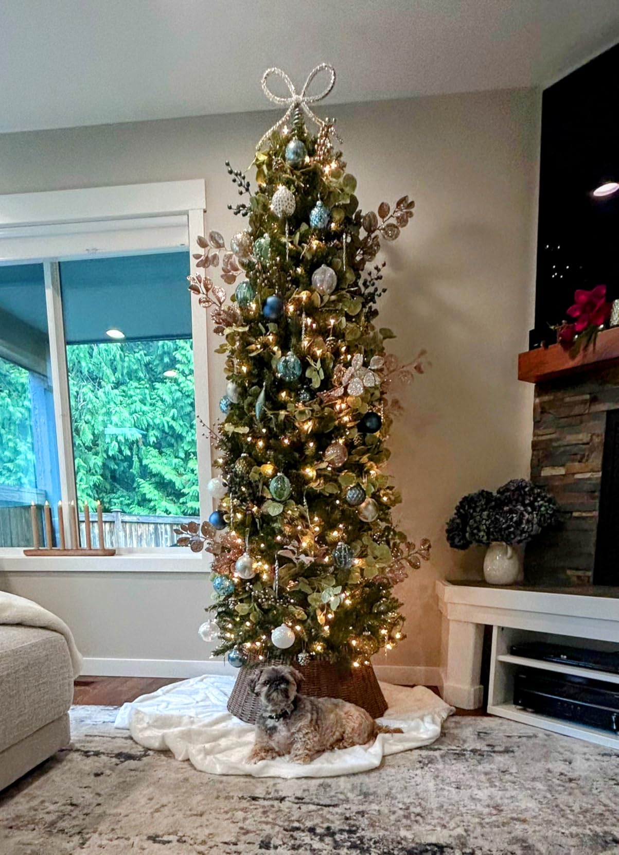 Puleo International 7.5ft Pre-Lit Fraser Fir Pencil Christmas Tree with 350 Clear Lights, 1188 Realistic Dense Branch Tips customer photo 2