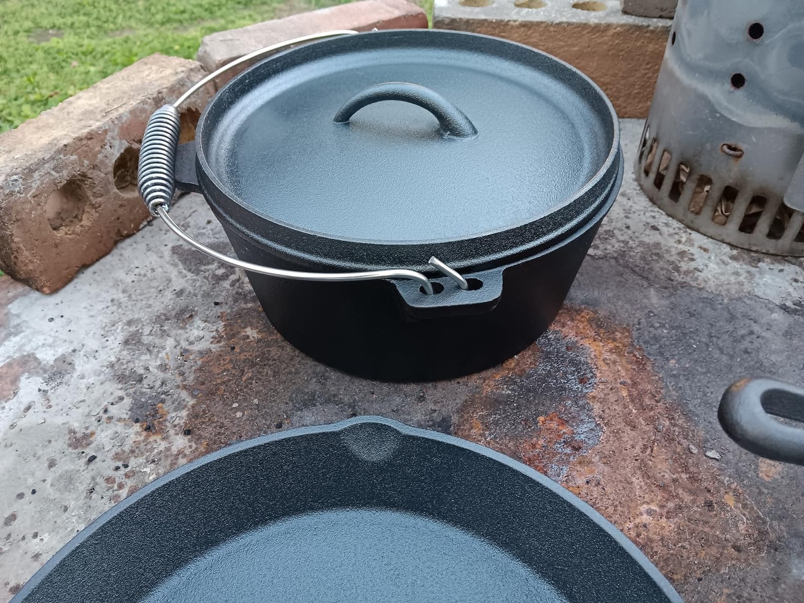 Bruntmor Camping Cooking Set Of 7. Pre Seasoned Cast Iron Pots And Pans Dutch Oven With Lids For Outdoor Comefire. Grill Cookware Skillet Sets With Storage Box customer photo 2